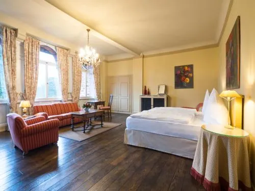 Bed in Gästehaus Schloss Saareck