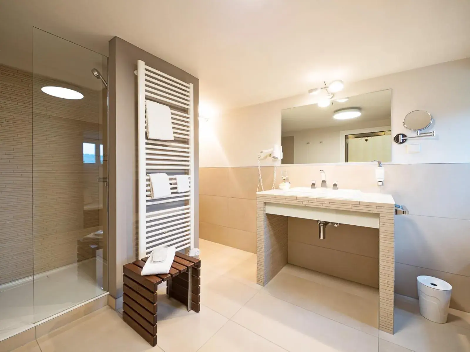 Superior Double Room - single occupancy in Gästehaus Schloss Saareck Superior Double Room - single occupancy in Gästehaus Schloss Saareck