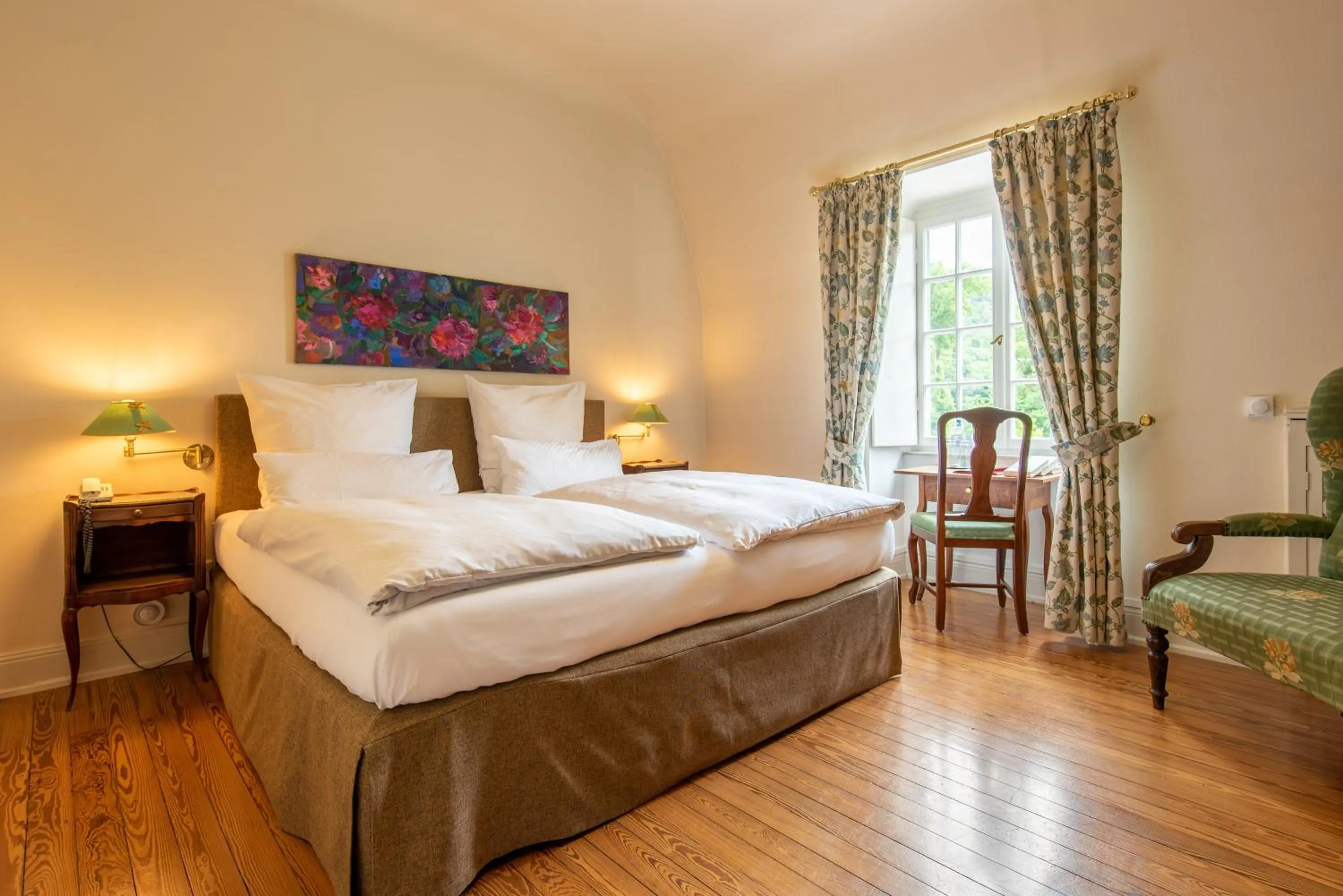 Bedroom, Bed in Gästehaus Schloss Saareck