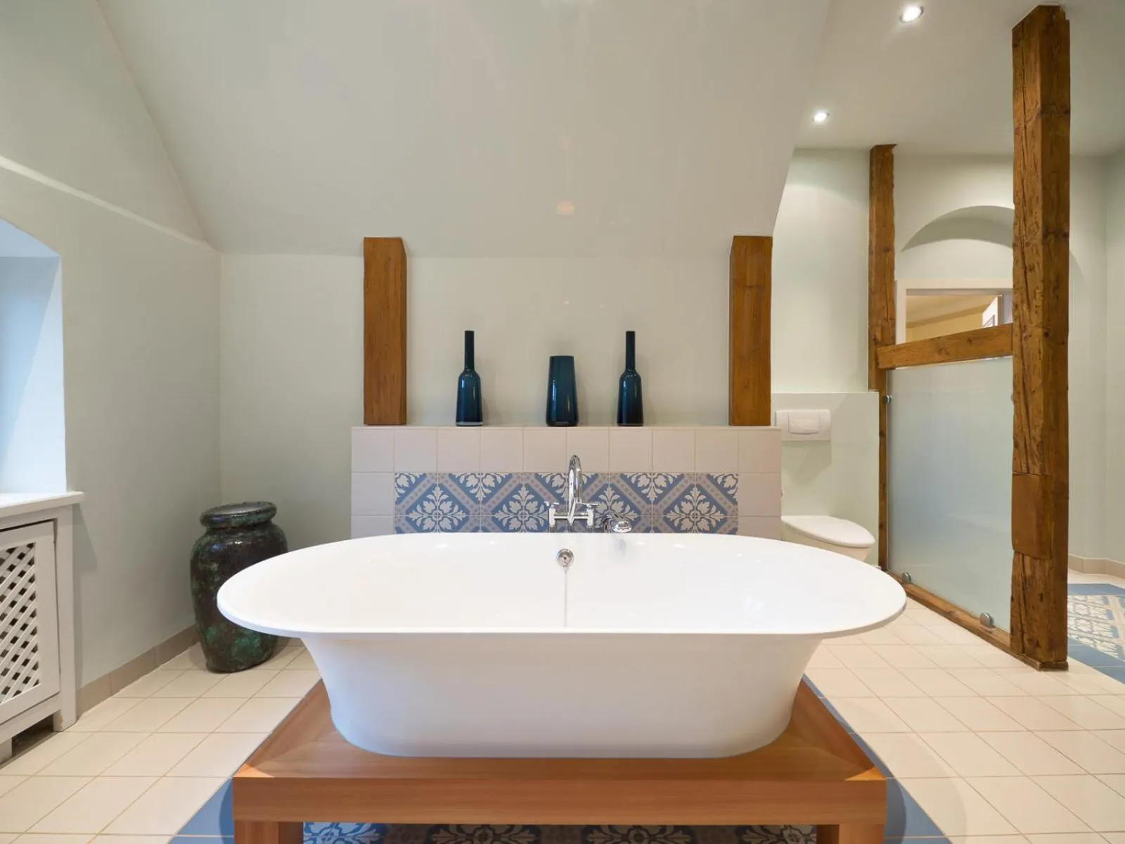 Bathroom, Bed in Gästehaus Schloss Saareck