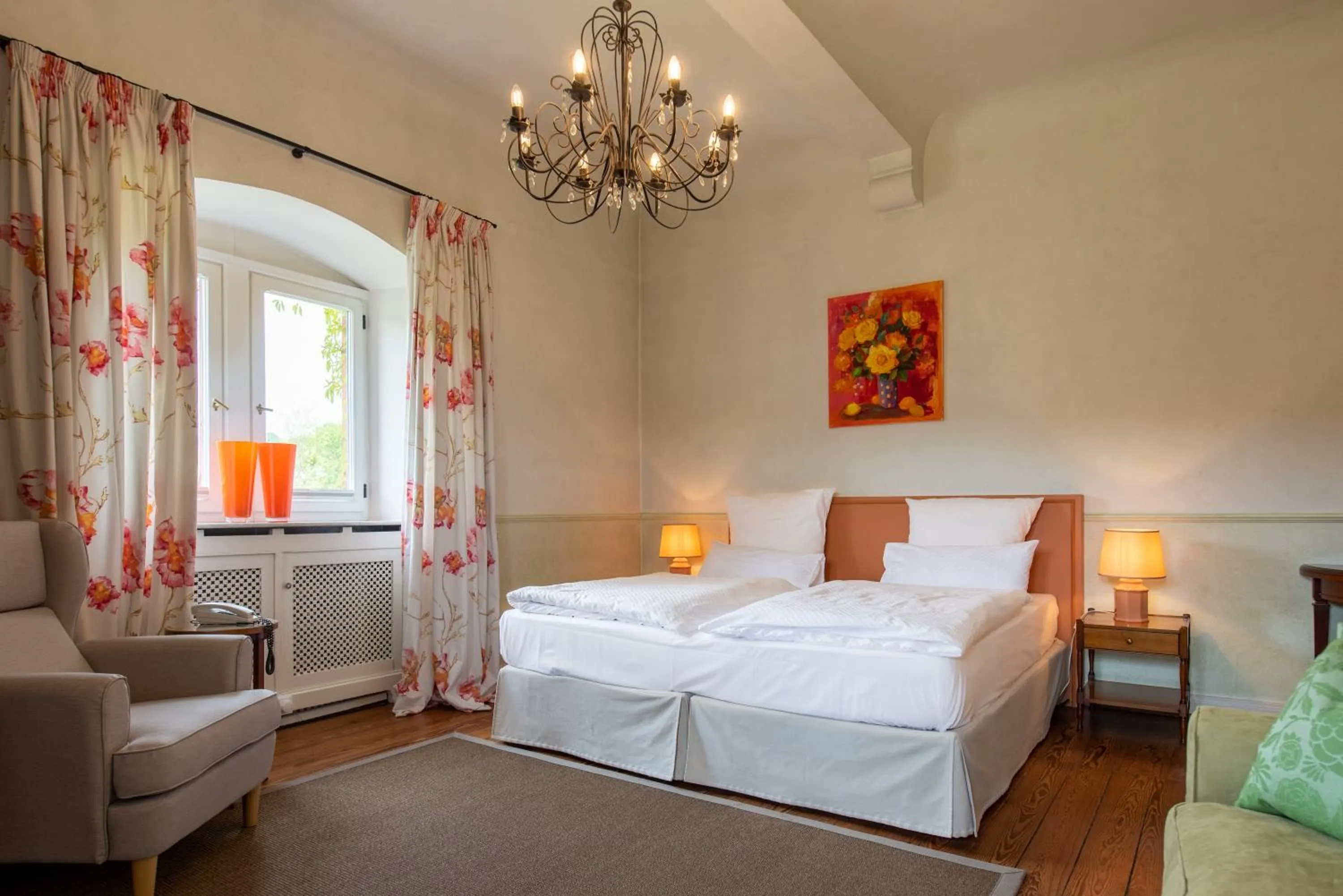 Bedroom, Bed in Gästehaus Schloss Saareck