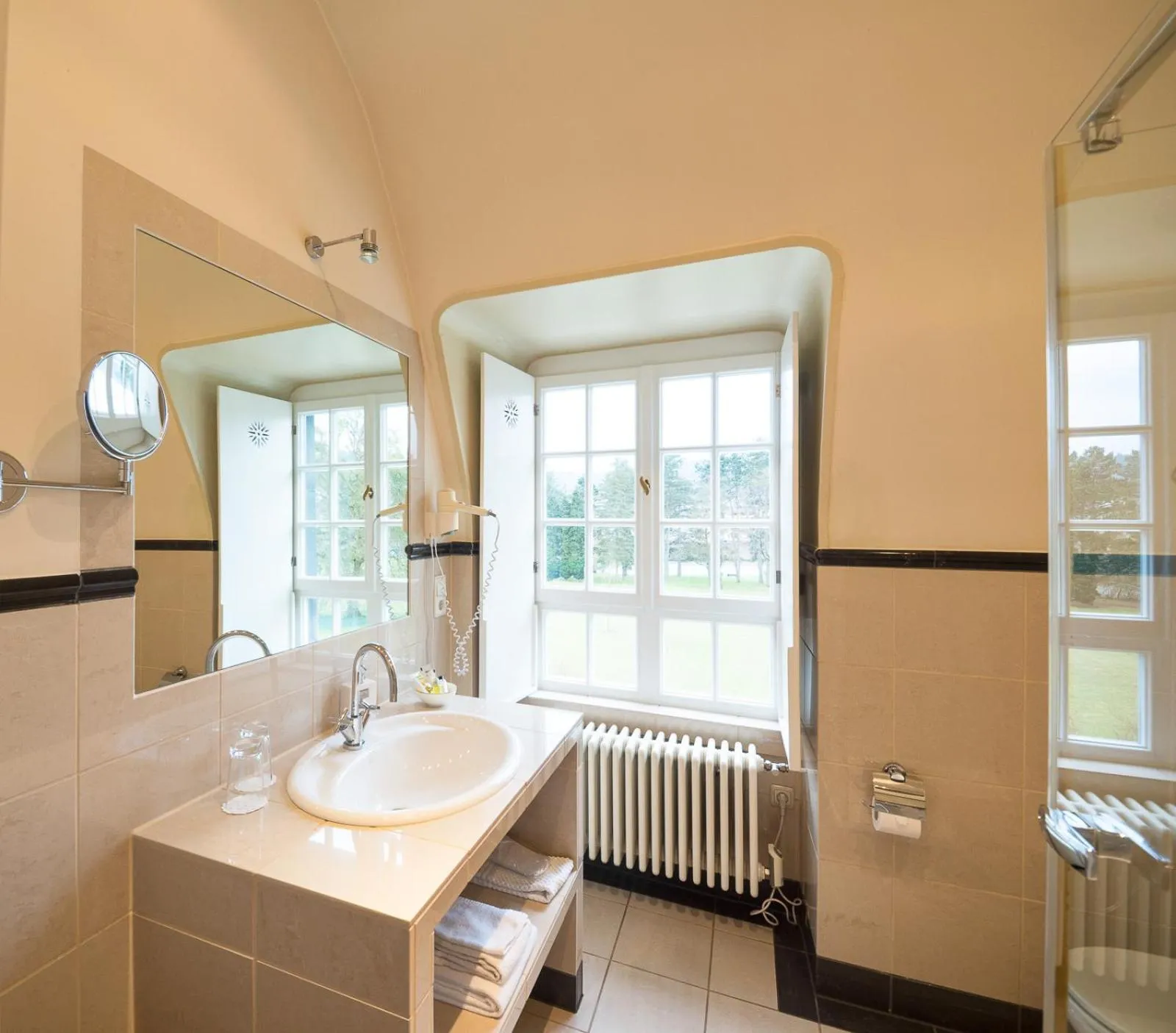 Bathroom in Gästehaus Schloss Saareck