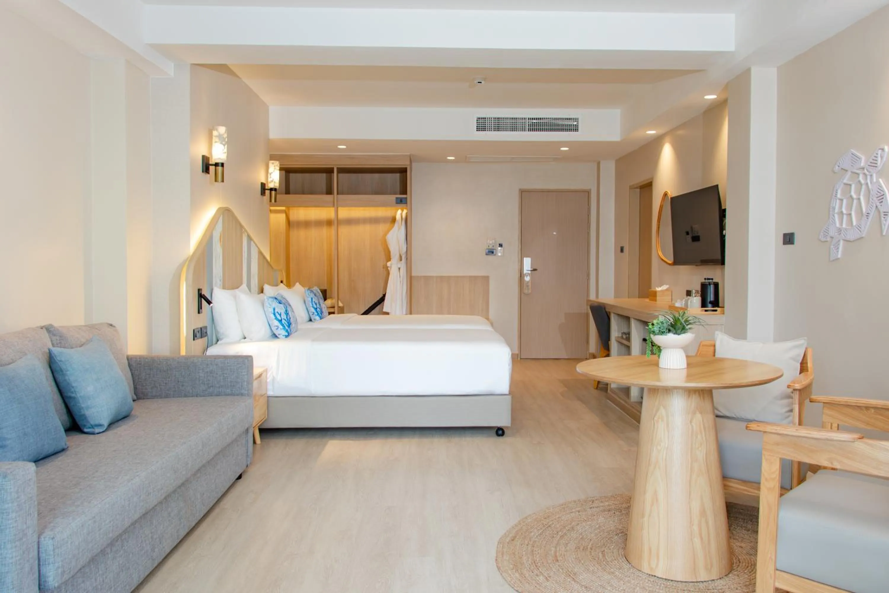 Bed in Khaolak Emerald Beach Resort and Spa