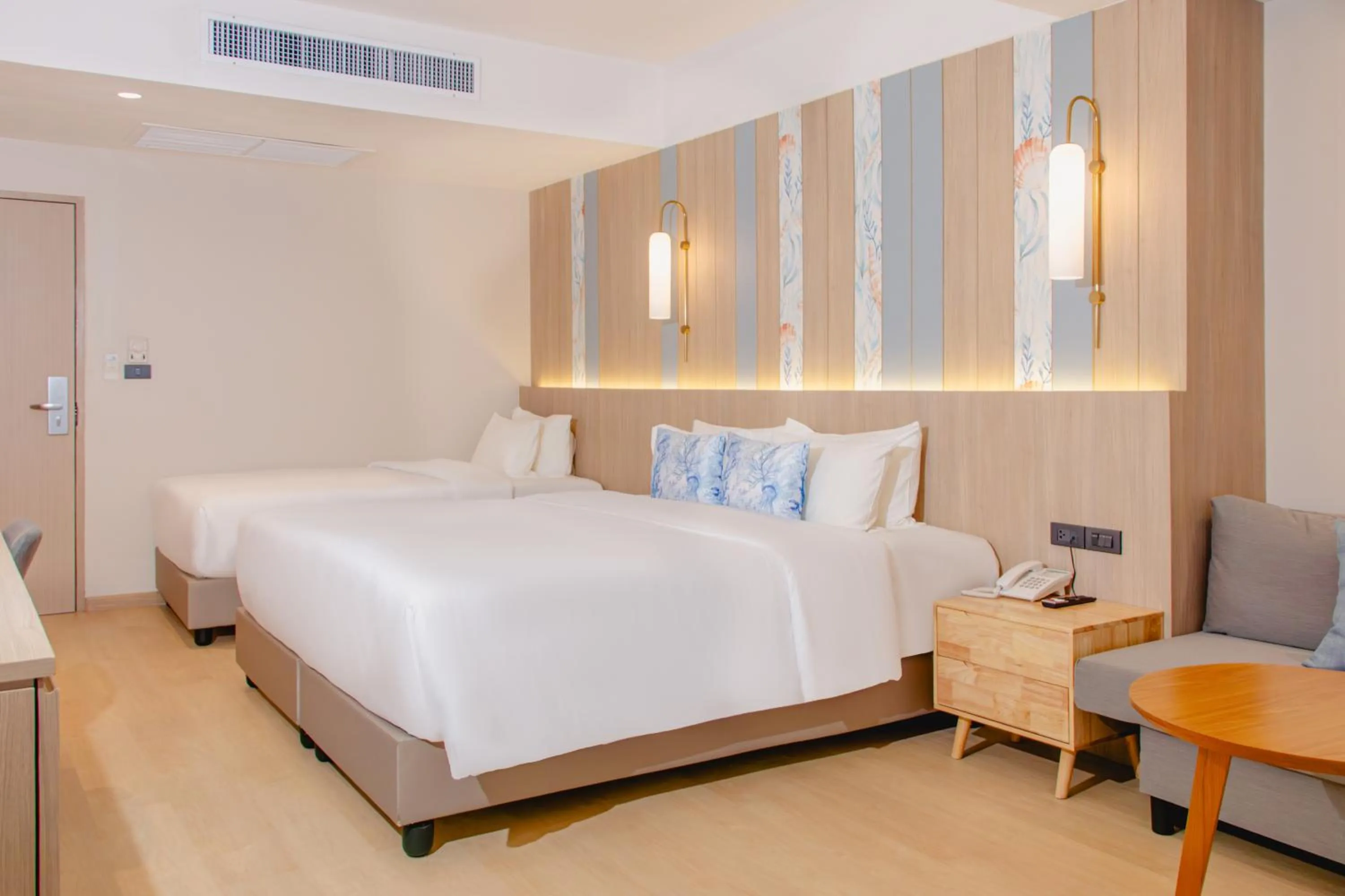 Bed in Khaolak Emerald Beach Resort and Spa