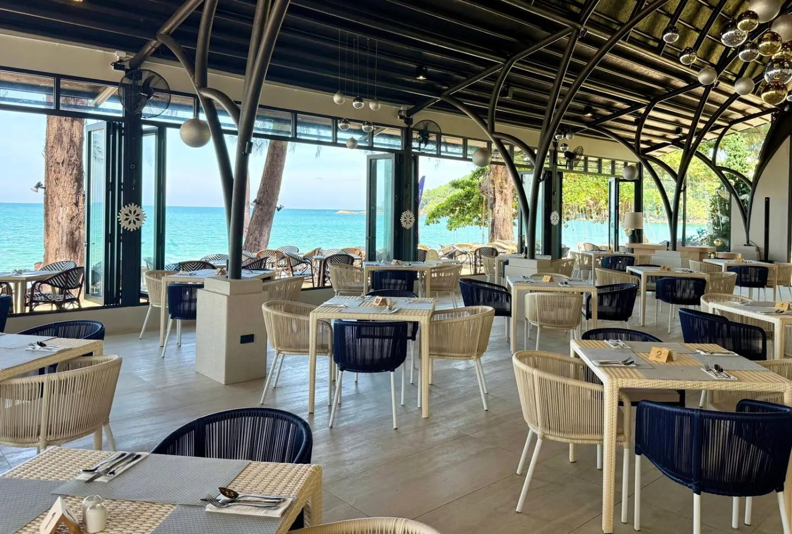 Restaurant/places to eat in Khaolak Emerald Beach Resort and Spa