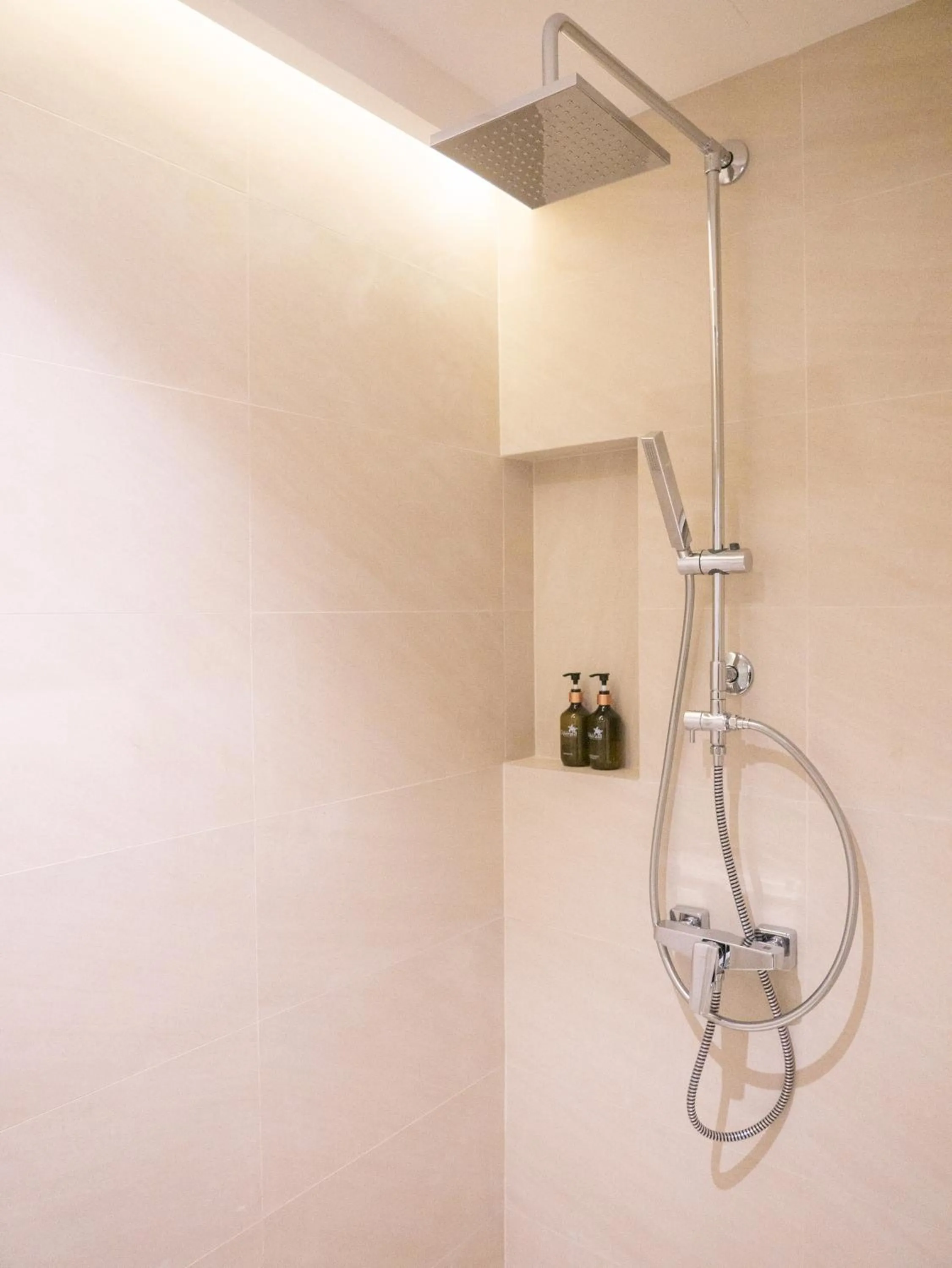 Shower in Khaolak Emerald Beach Resort and Spa