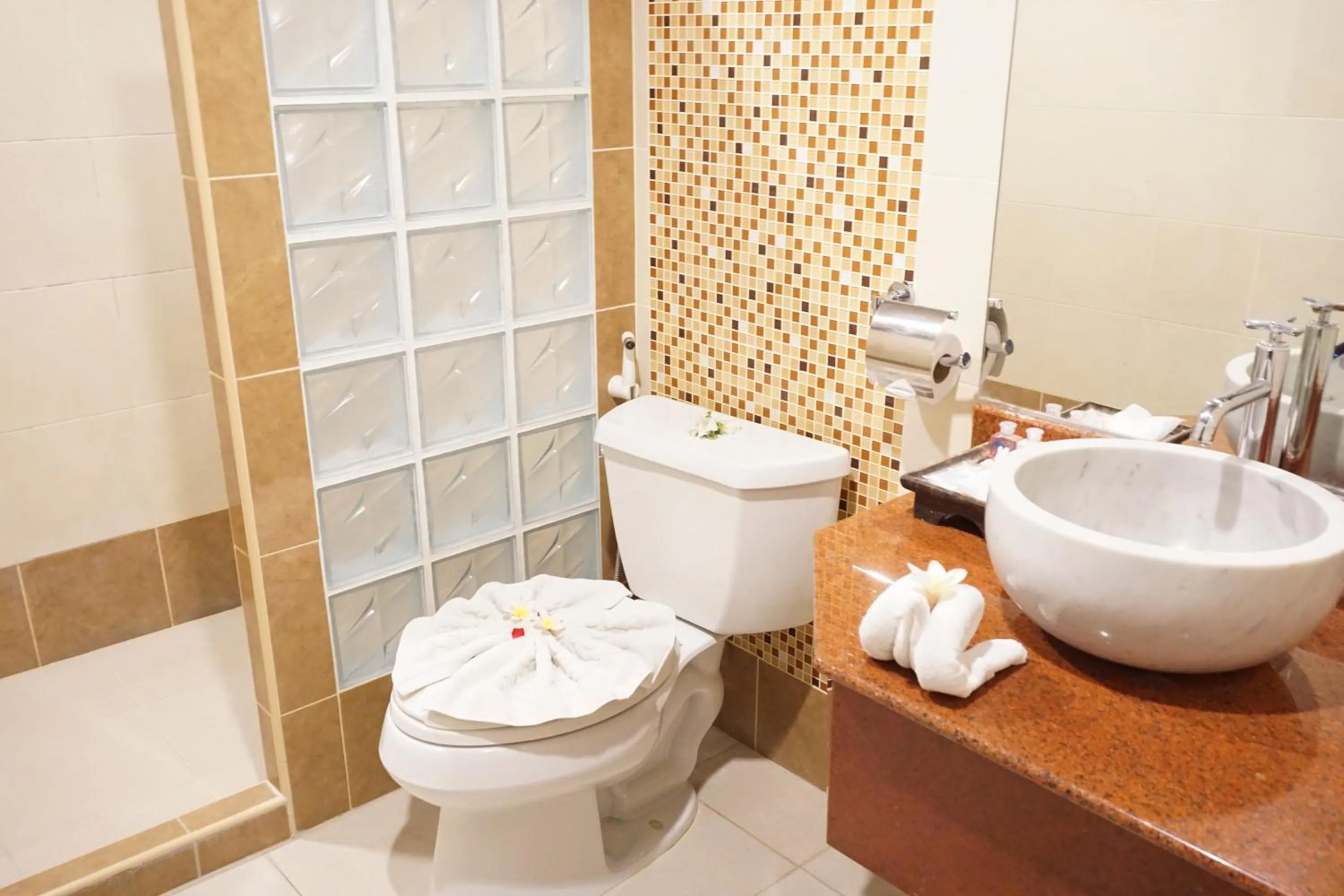 Bathroom in Lamai Inn 99 Bungalows