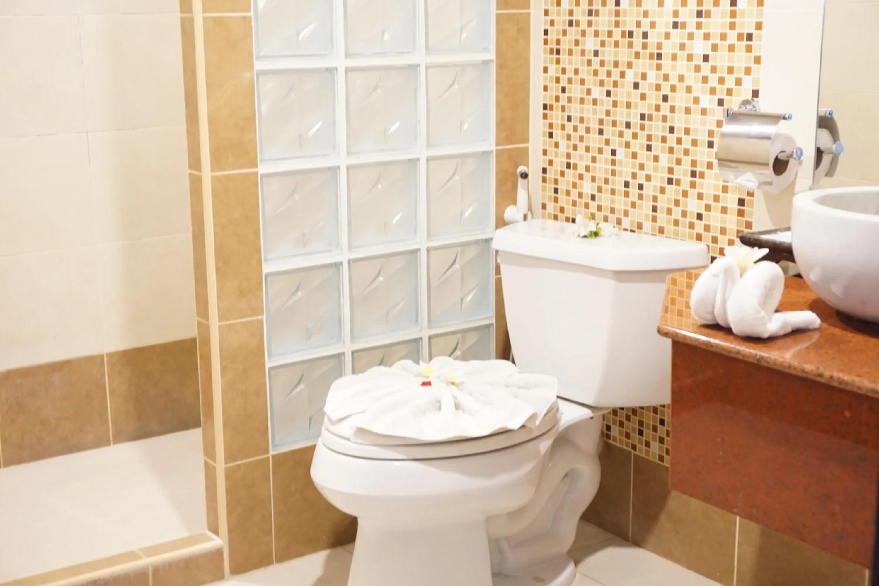 Bathroom in Lamai Inn 99 Bungalows