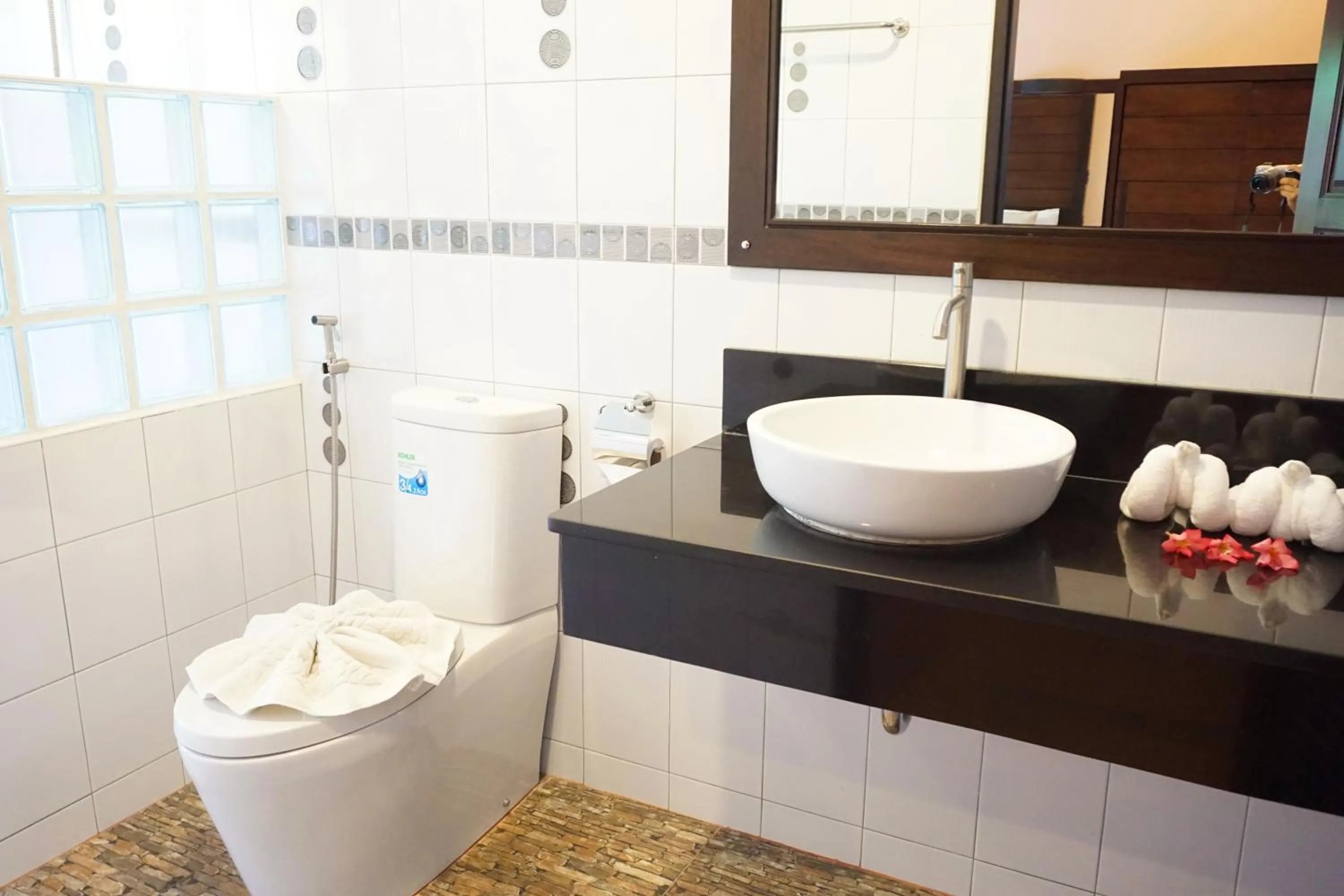 Bathroom in Lamai Inn 99 Bungalows