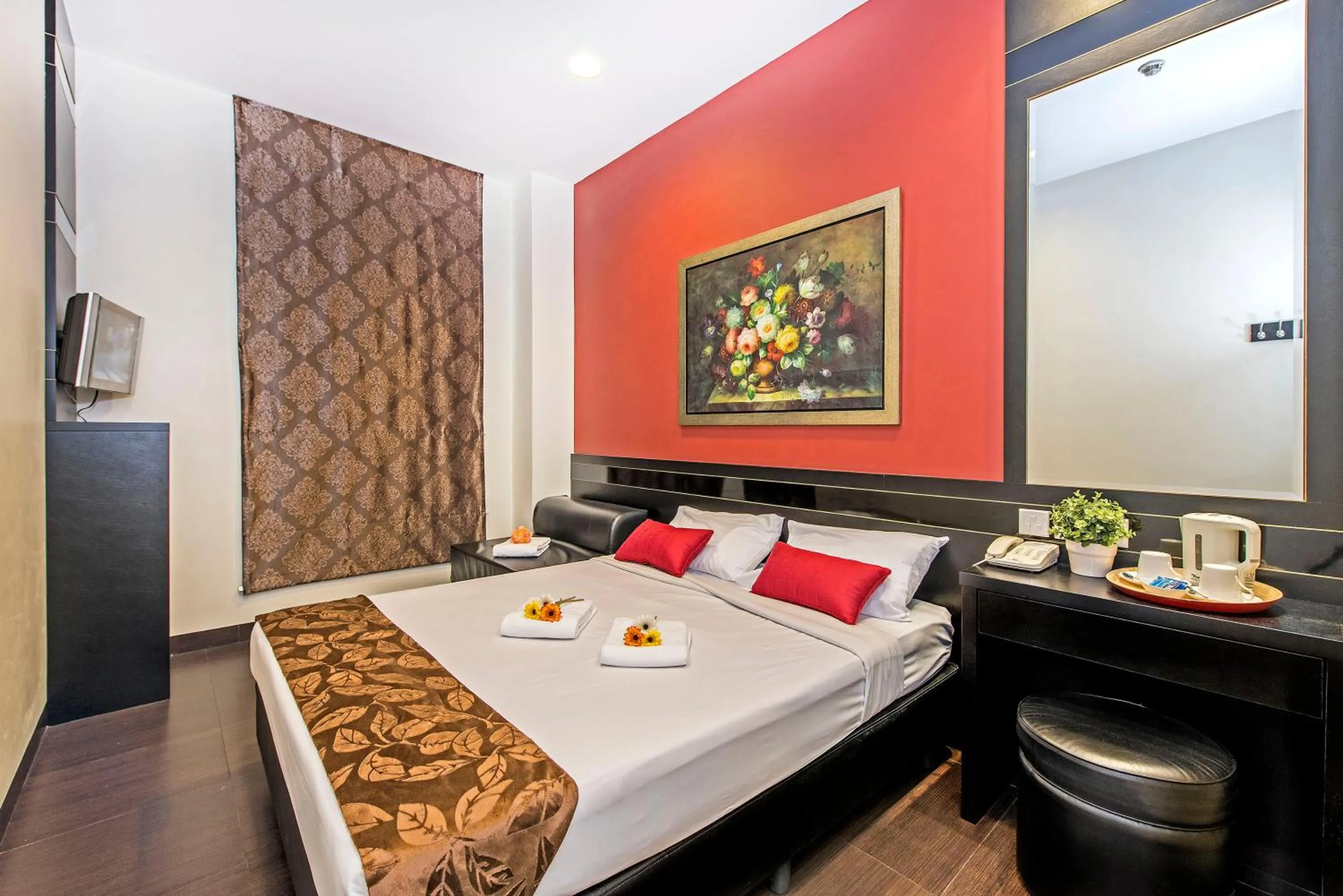 Photo of the whole room, Bed in Hotel 81 Kovan