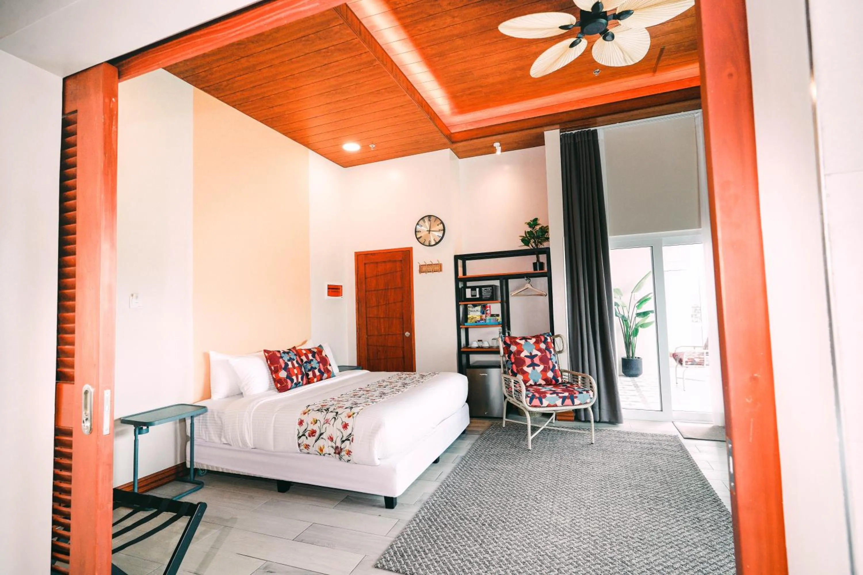 Bed in Hotel Kimberly Tagaytay