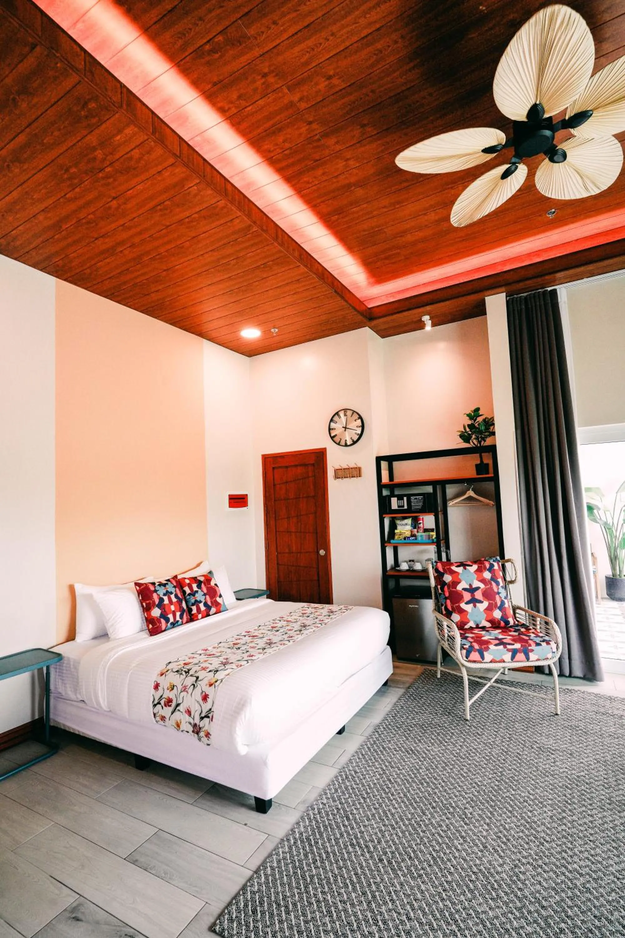 Bed in Hotel Kimberly Tagaytay