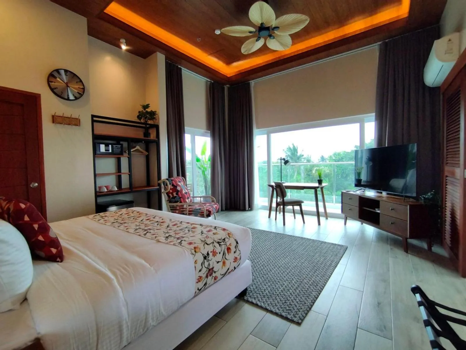 Bed in Hotel Kimberly Tagaytay