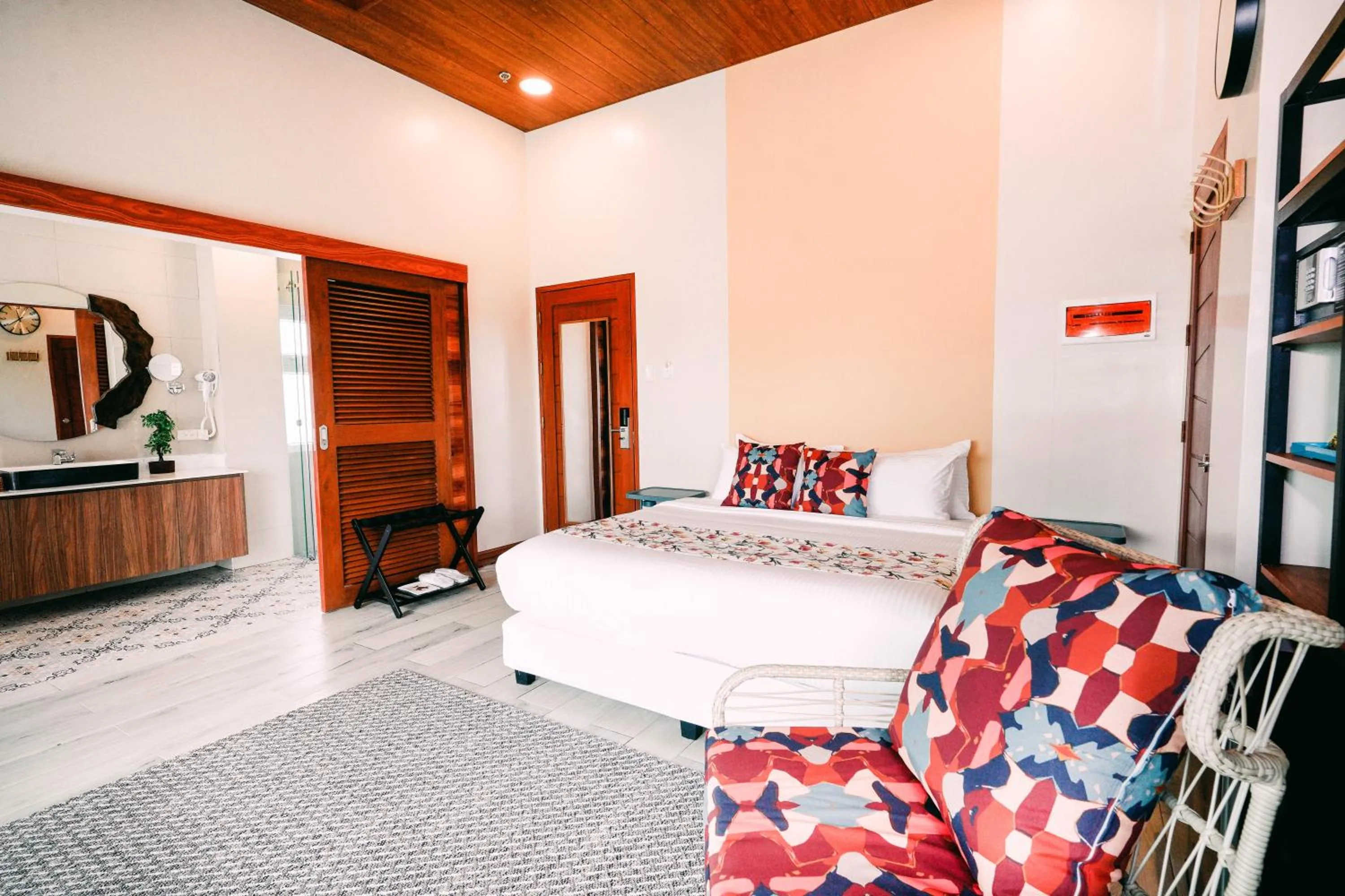 Bed in Hotel Kimberly Tagaytay