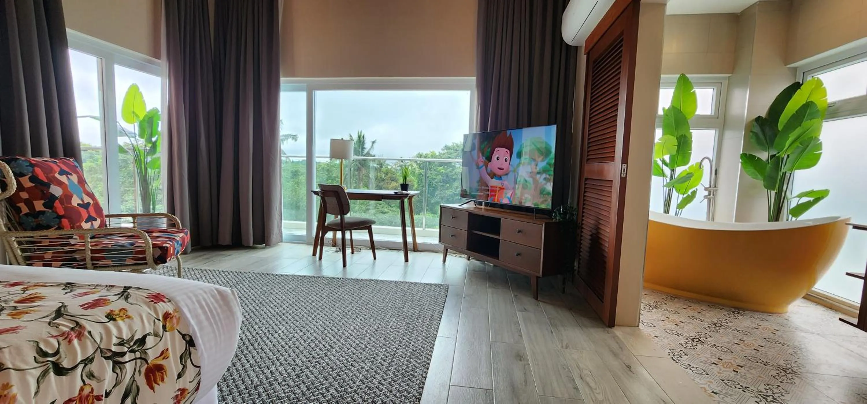 Bed in Hotel Kimberly Tagaytay