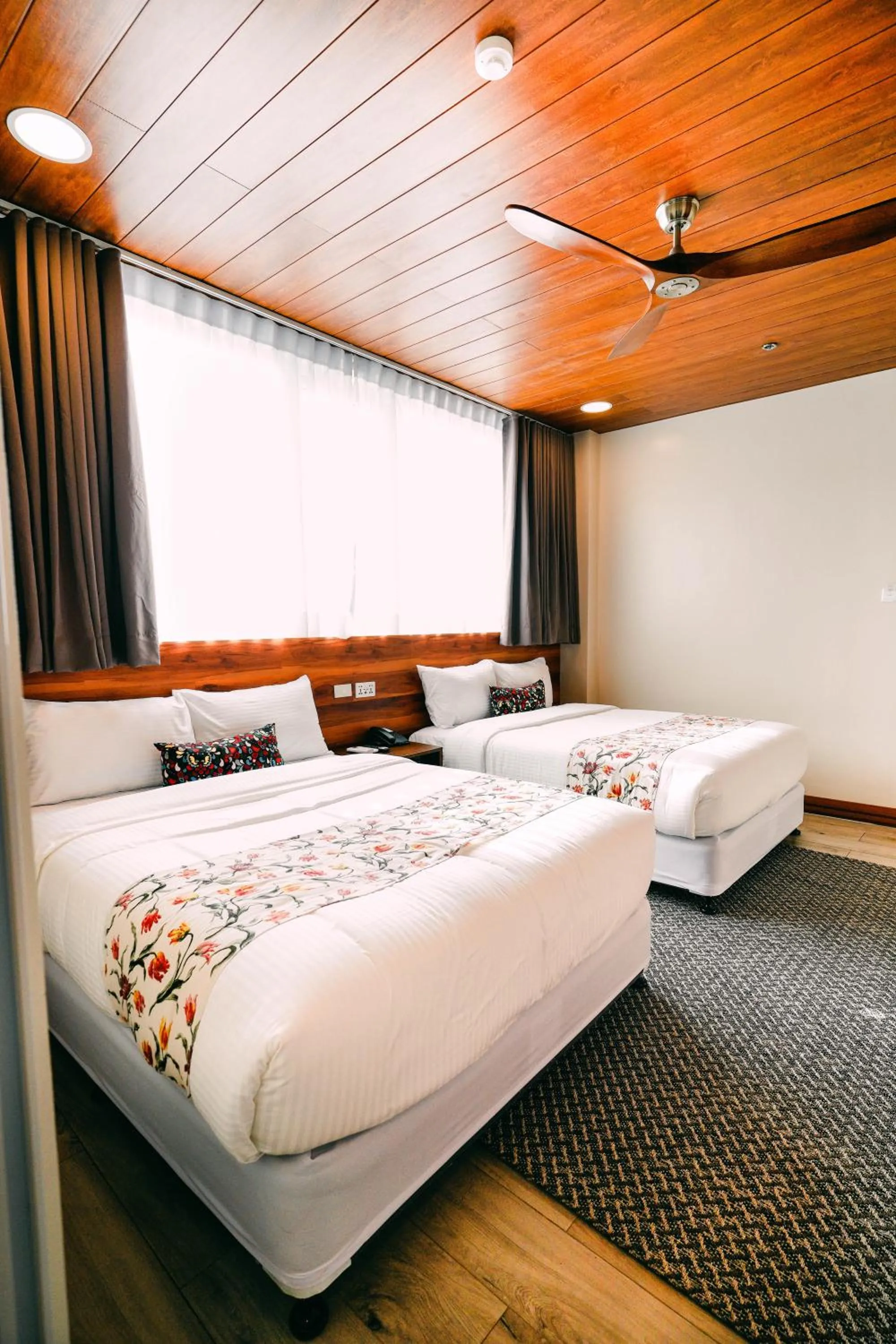 Bed in Hotel Kimberly Tagaytay