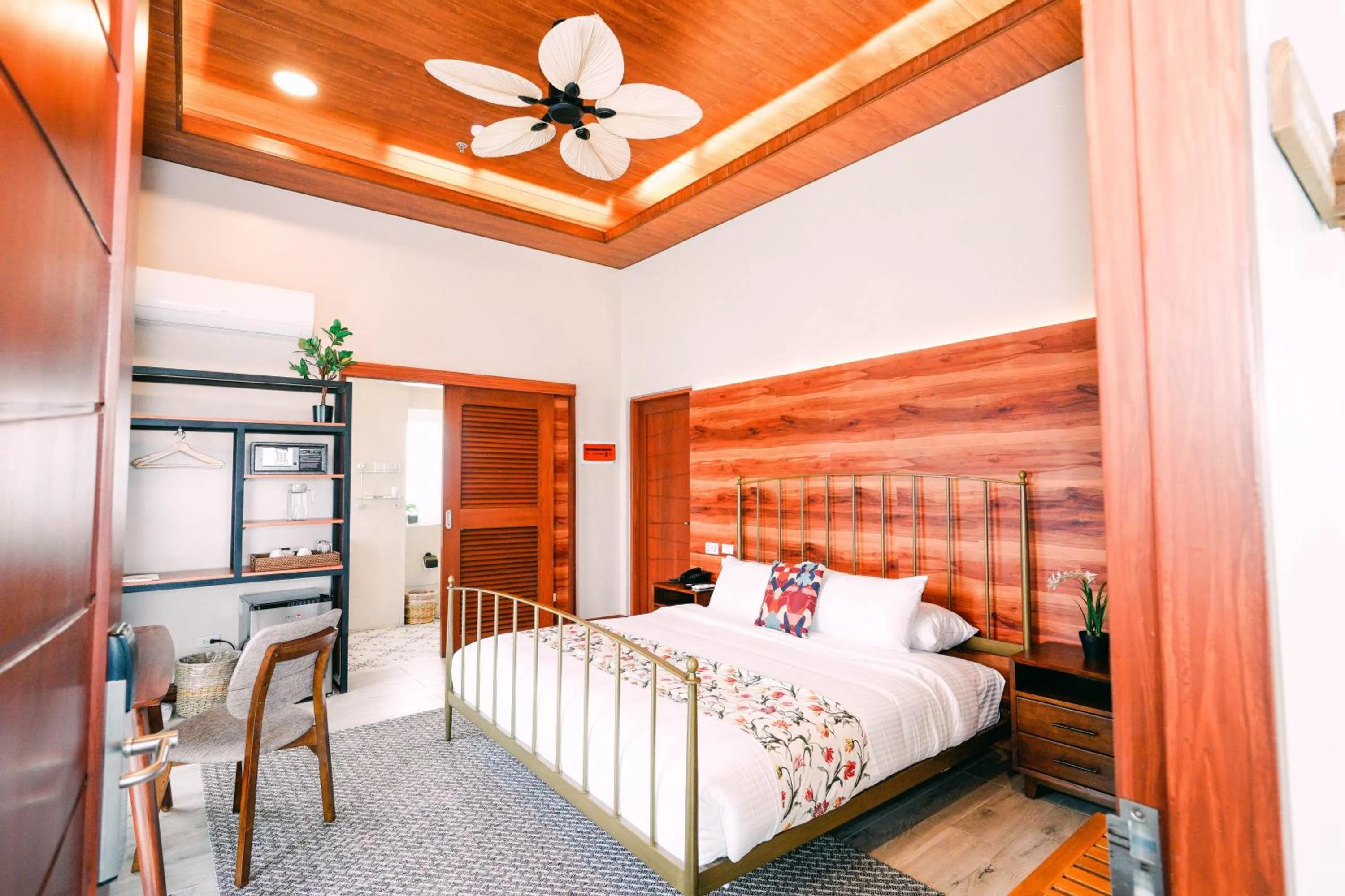 Bed in Hotel Kimberly Tagaytay