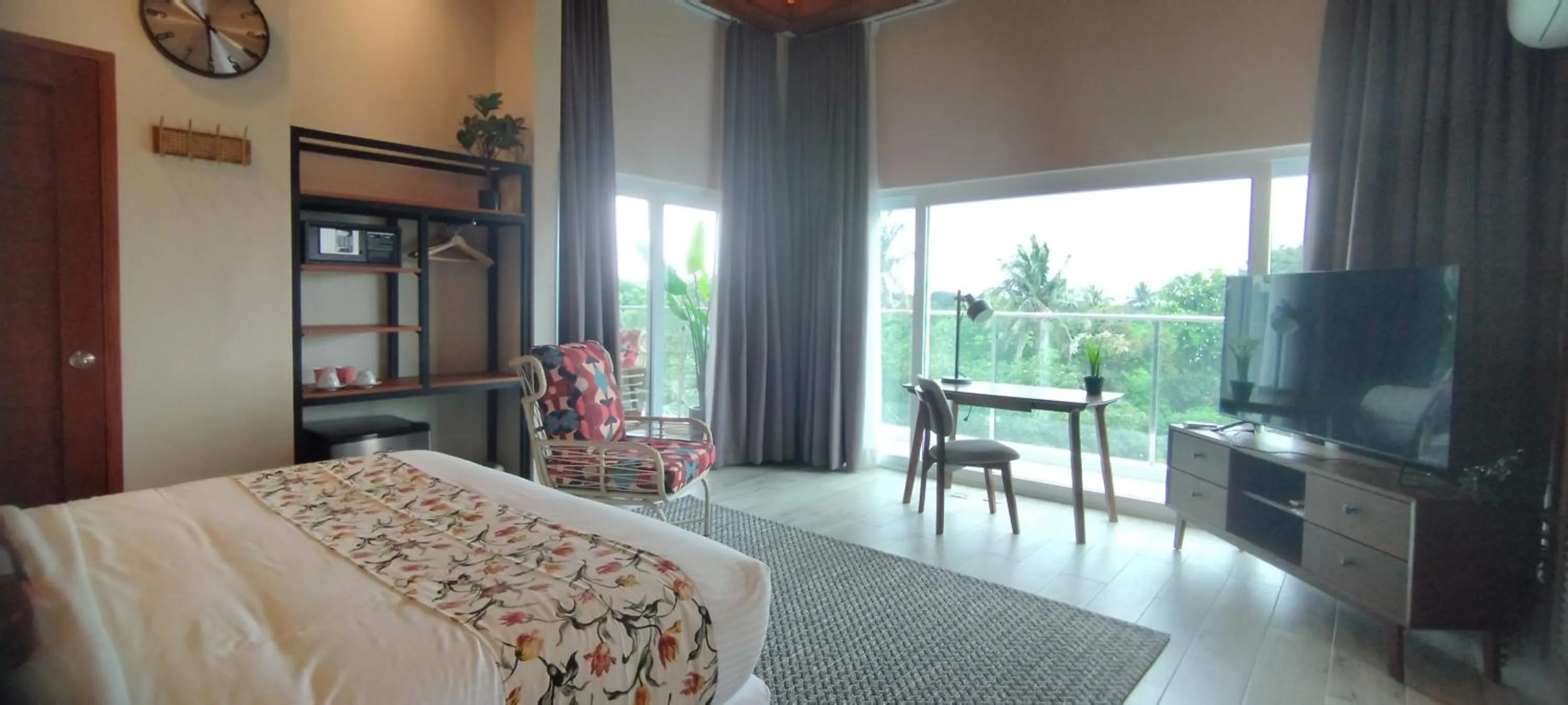 Bed in Hotel Kimberly Tagaytay