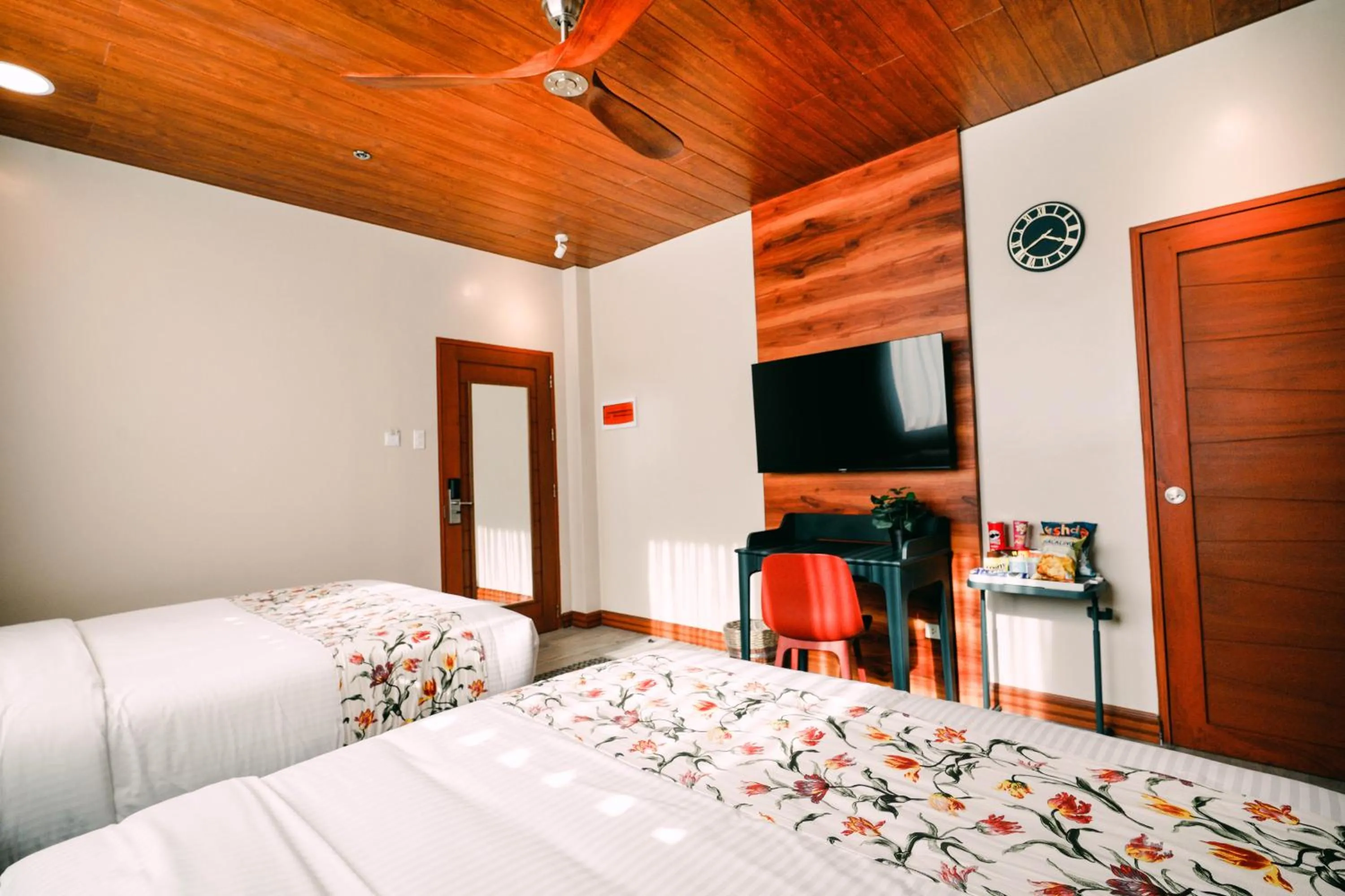 Bed in Hotel Kimberly Tagaytay