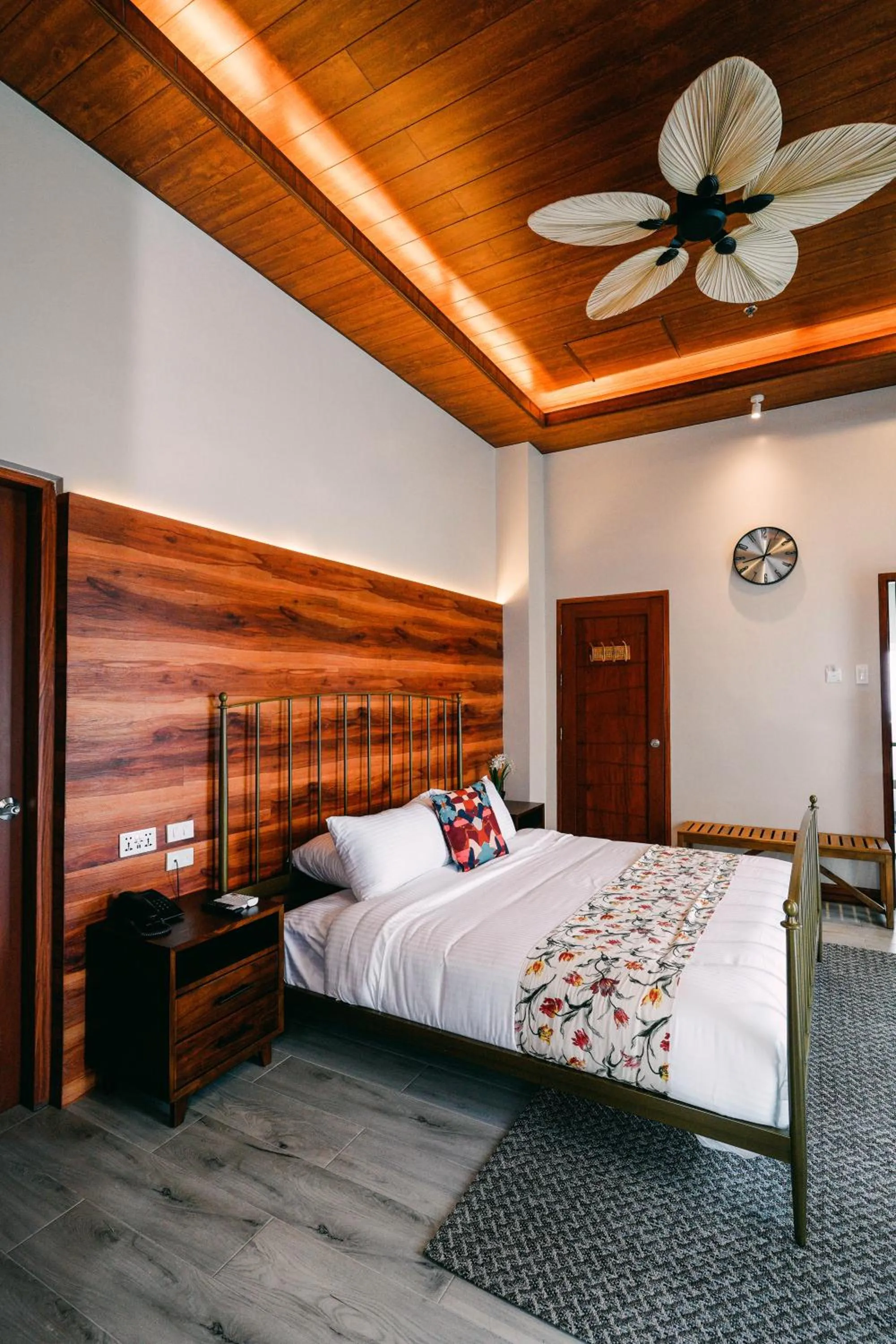 Bed in Hotel Kimberly Tagaytay