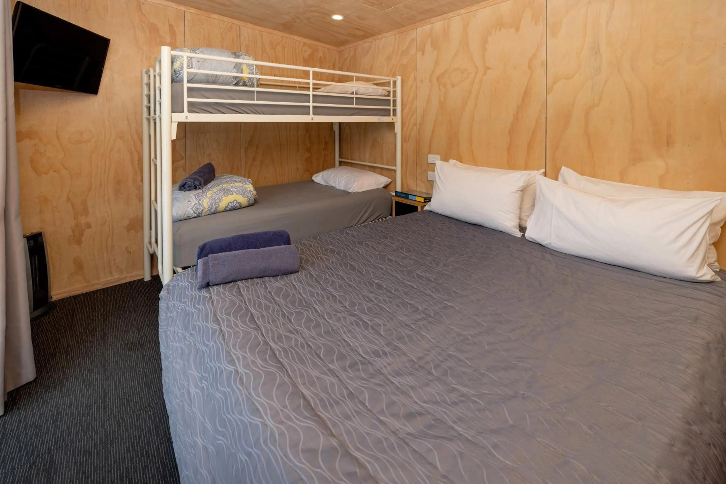 Bed in Napier Beach TOP 10 Holiday Park & Motels