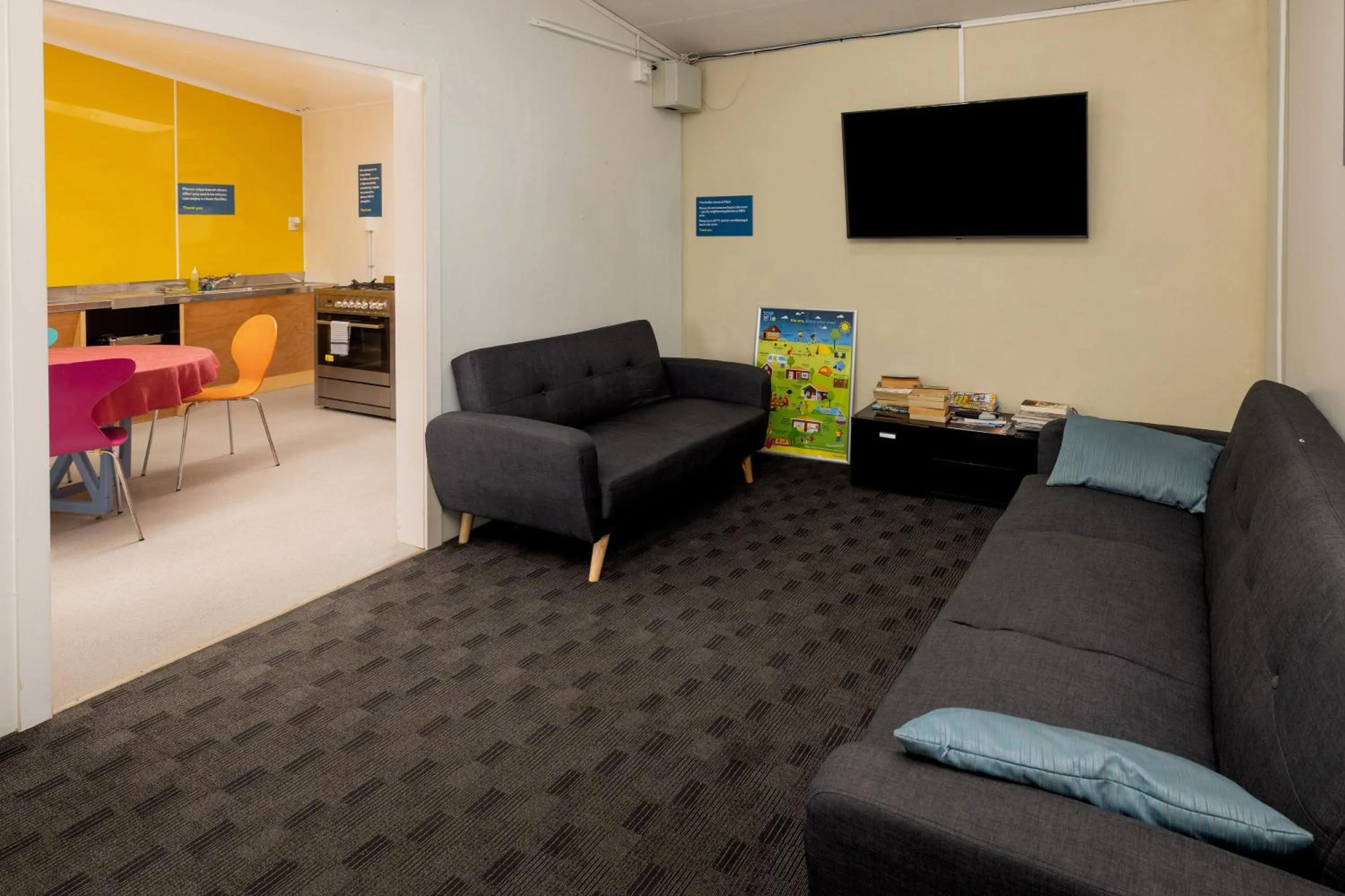 Communal lounge/ TV room in Napier Beach TOP 10 Holiday Park & Motels