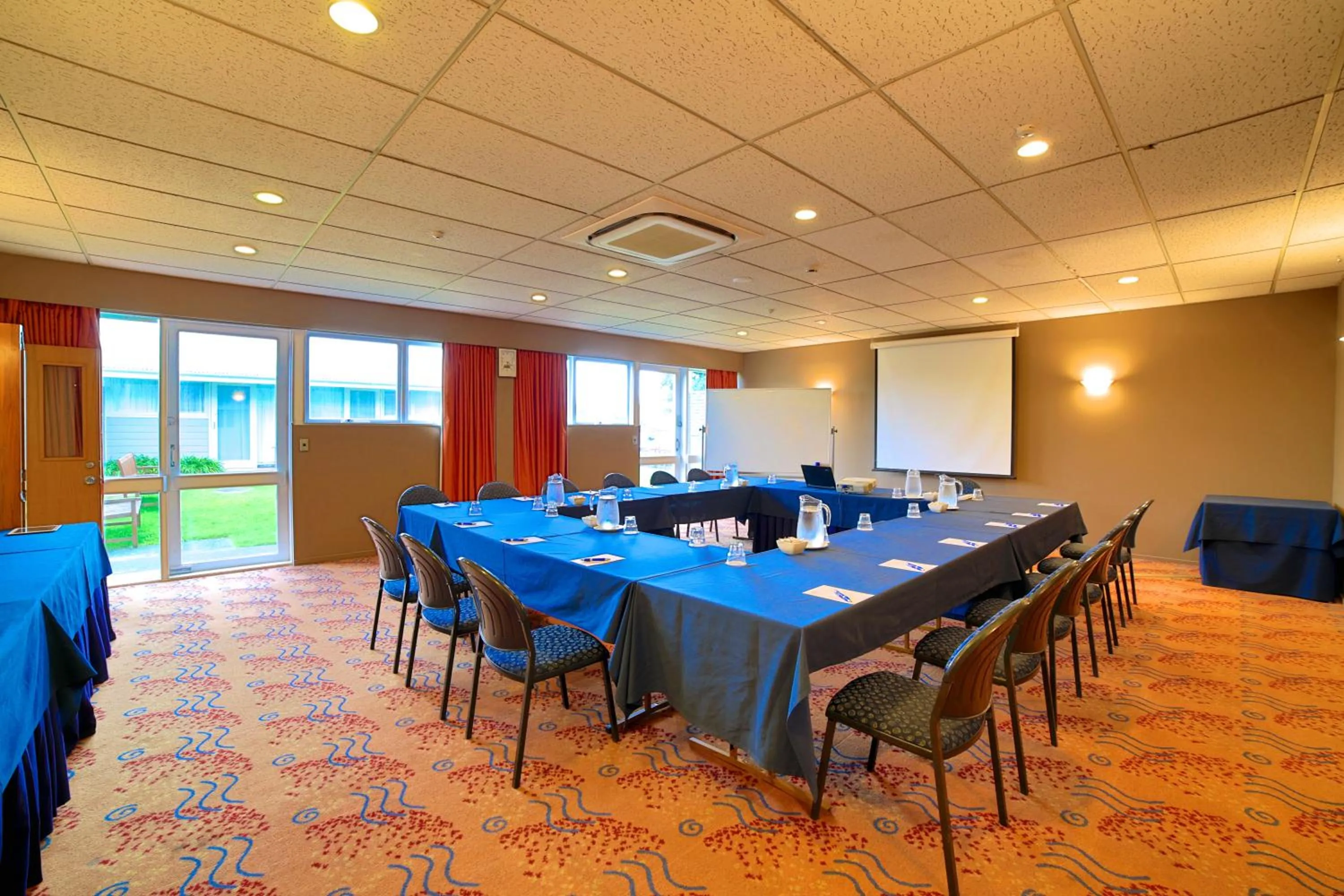 Day in Brentwood Hotel