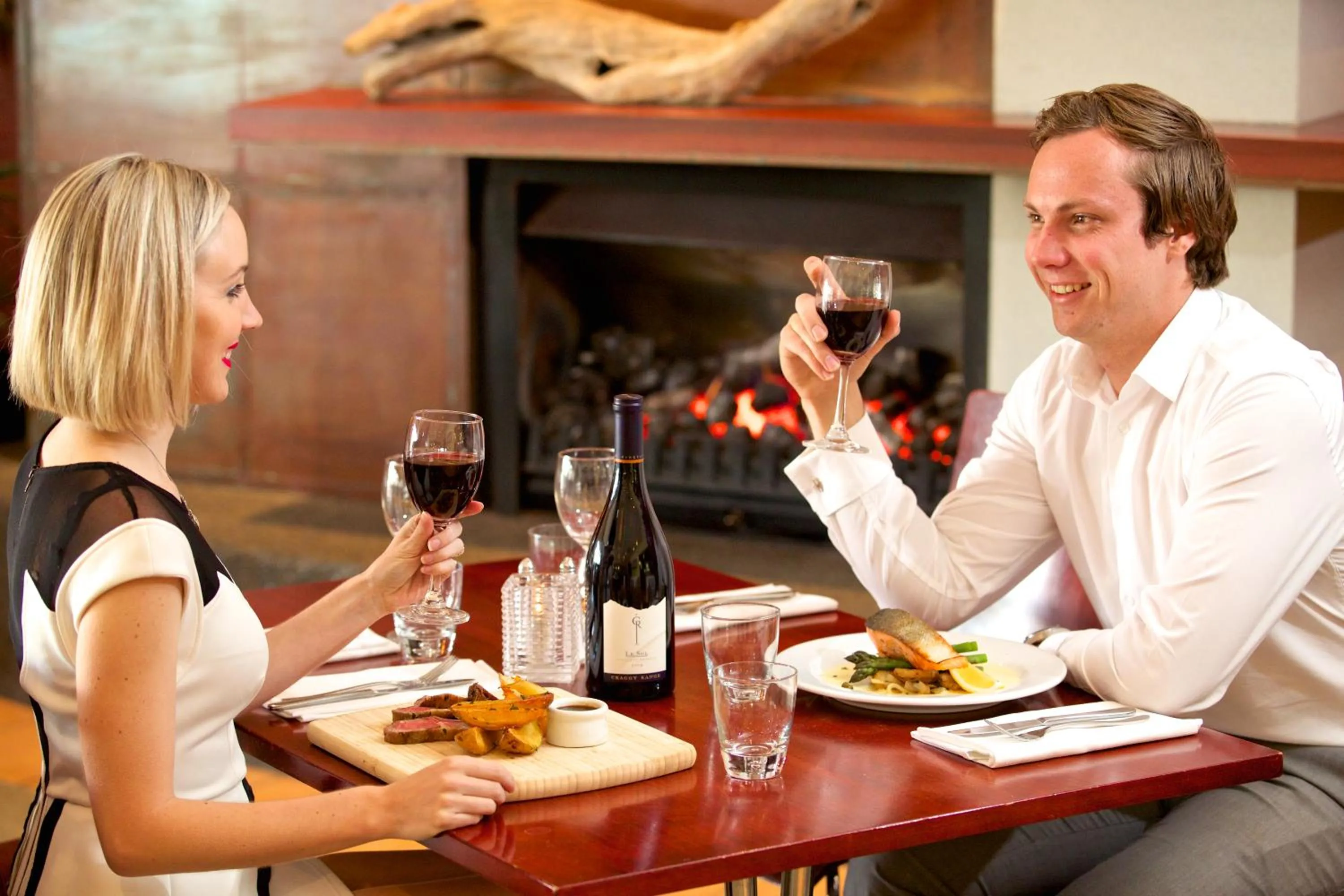 Restaurant/places to eat in Brentwood Hotel