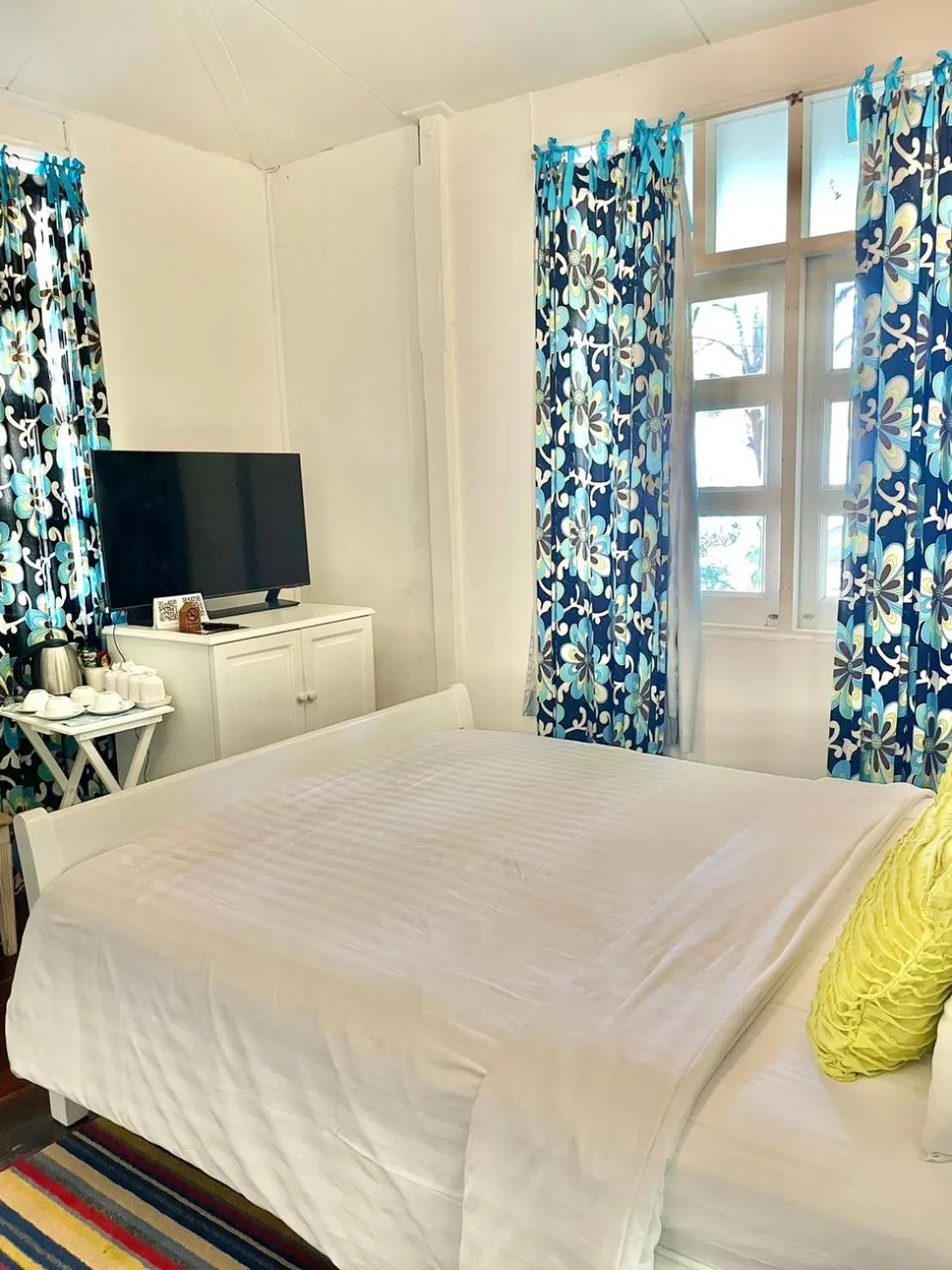 Bed in Green Gallery Beach Boutique Hotel