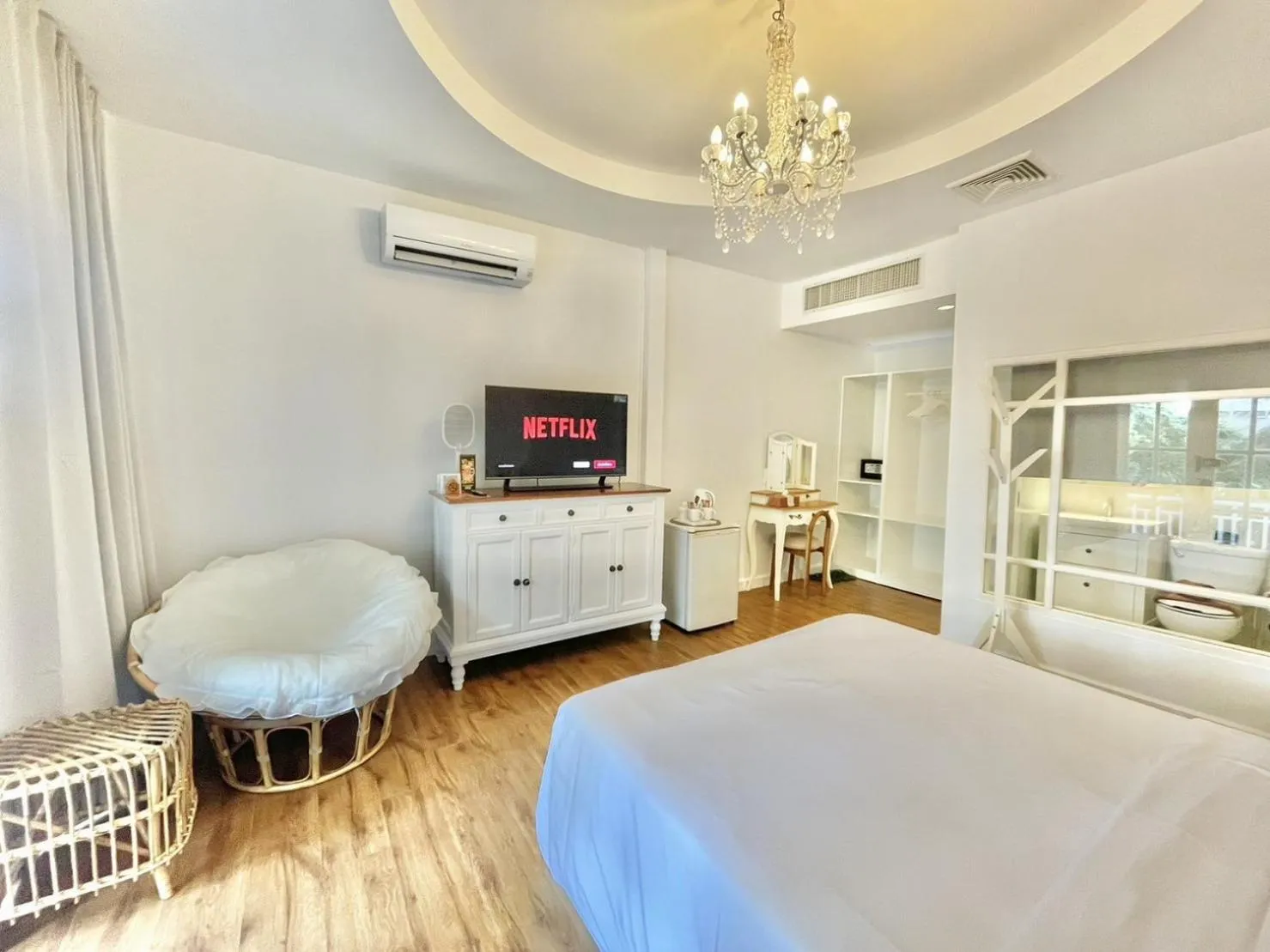 Bed in Green Gallery Beach Boutique Hotel