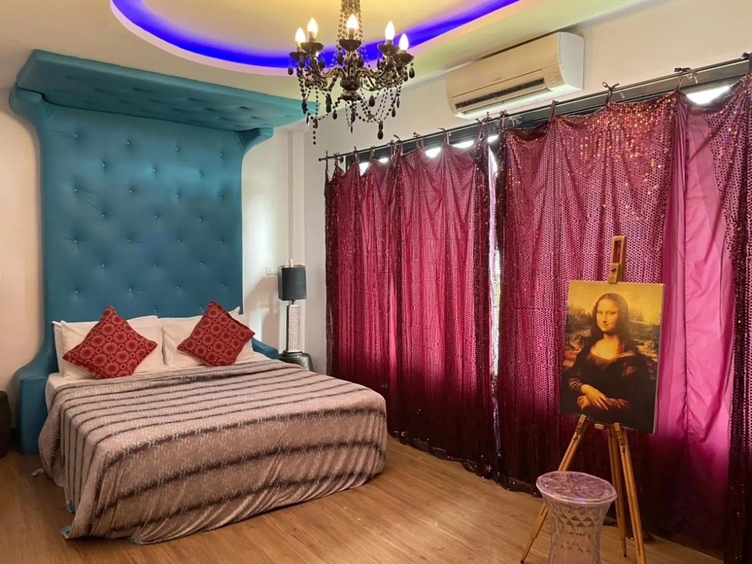 Bed in Green Gallery Beach Boutique Hotel