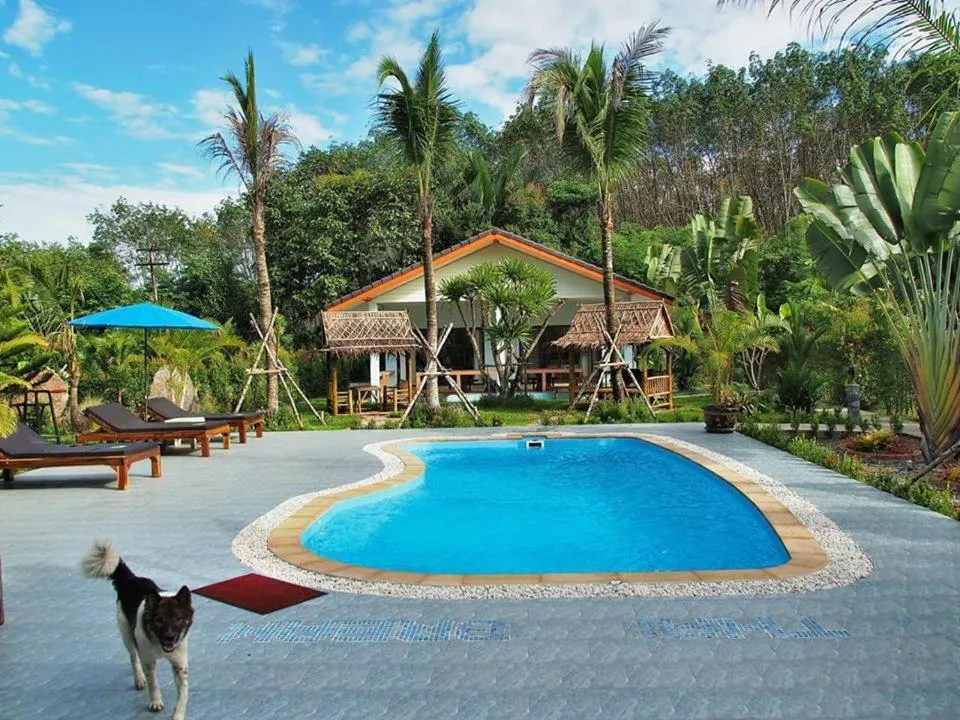 Swimming pool in Thai Break Resort