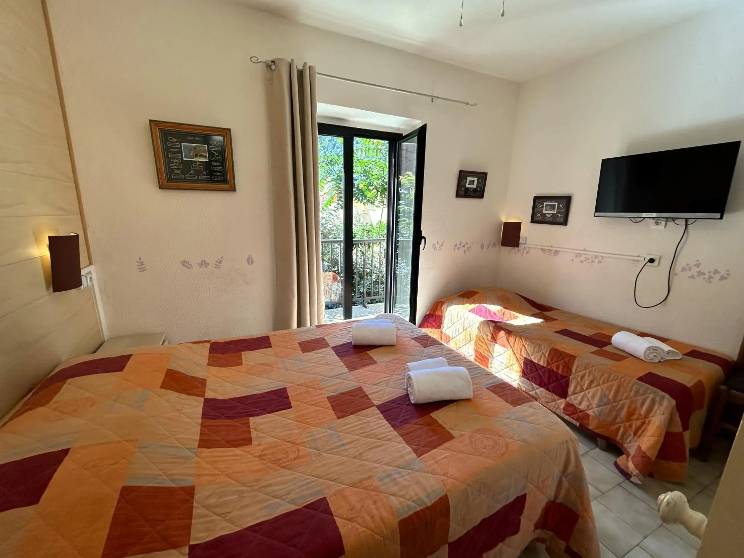Triple Room with Garden View in Hôtel Le Bon Accueil Triple Room with Garden View in Hôtel Le Bon Accueil