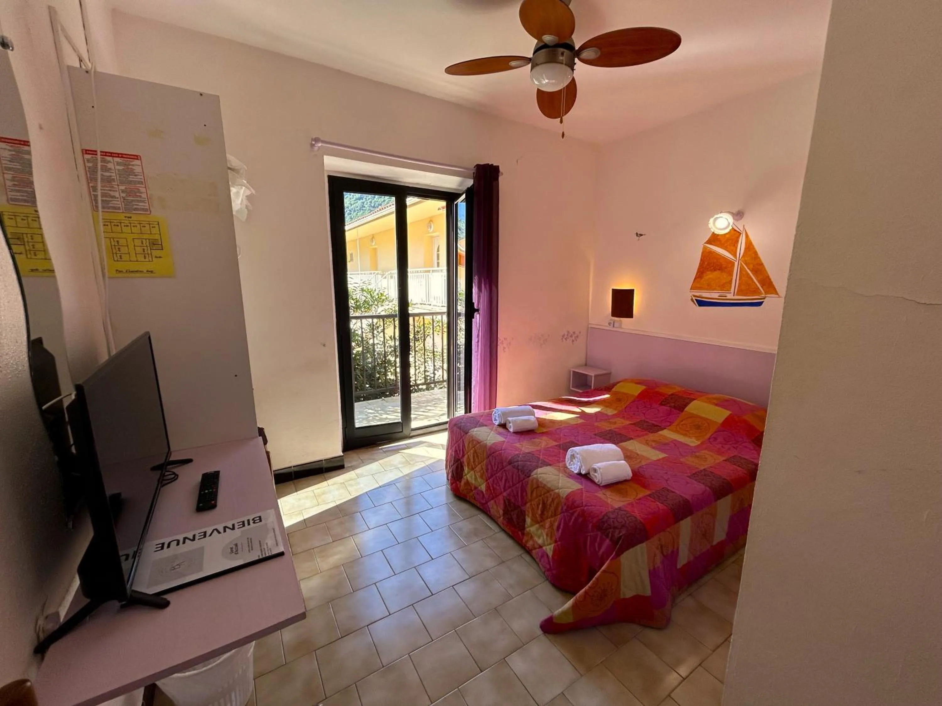 Double Room with Balcony in Hôtel Le Bon Accueil