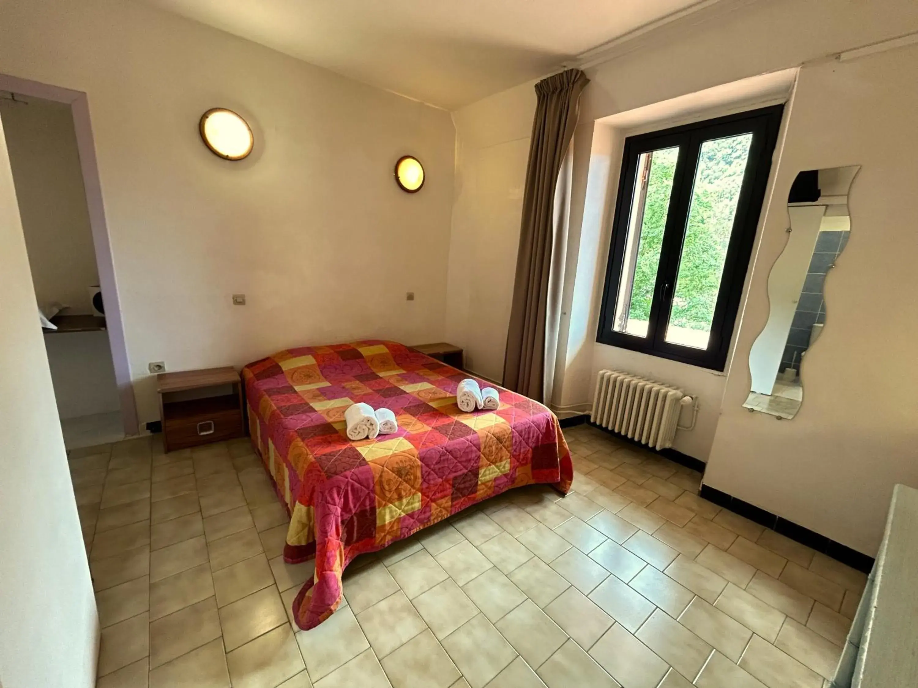 Double Room in Hôtel Le Bon Accueil Double Room in Hôtel Le Bon Accueil