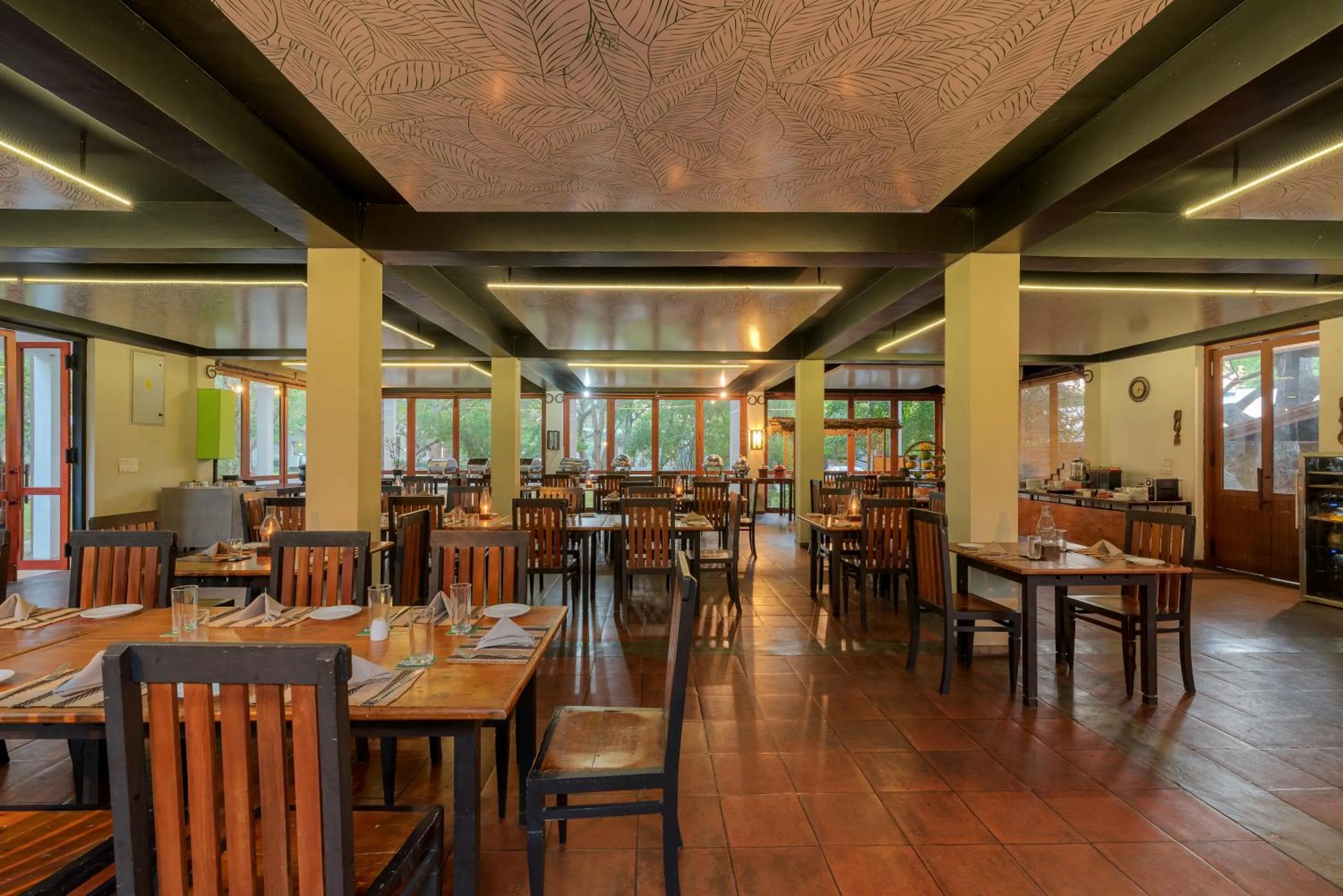 Restaurant/places to eat in Hotel Elephant Reach