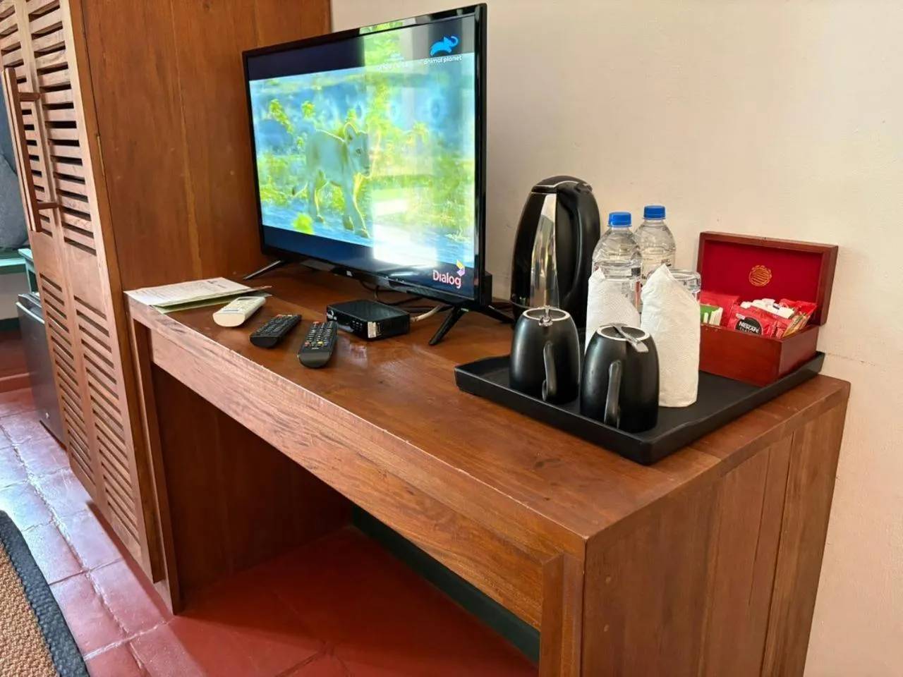 TV and multimedia in Hotel Elephant Reach