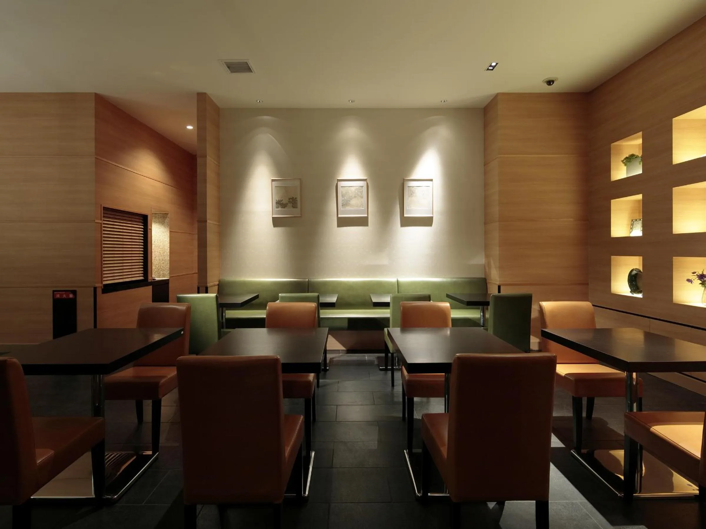 Restaurant/places to eat in Candeo Hotels Sano