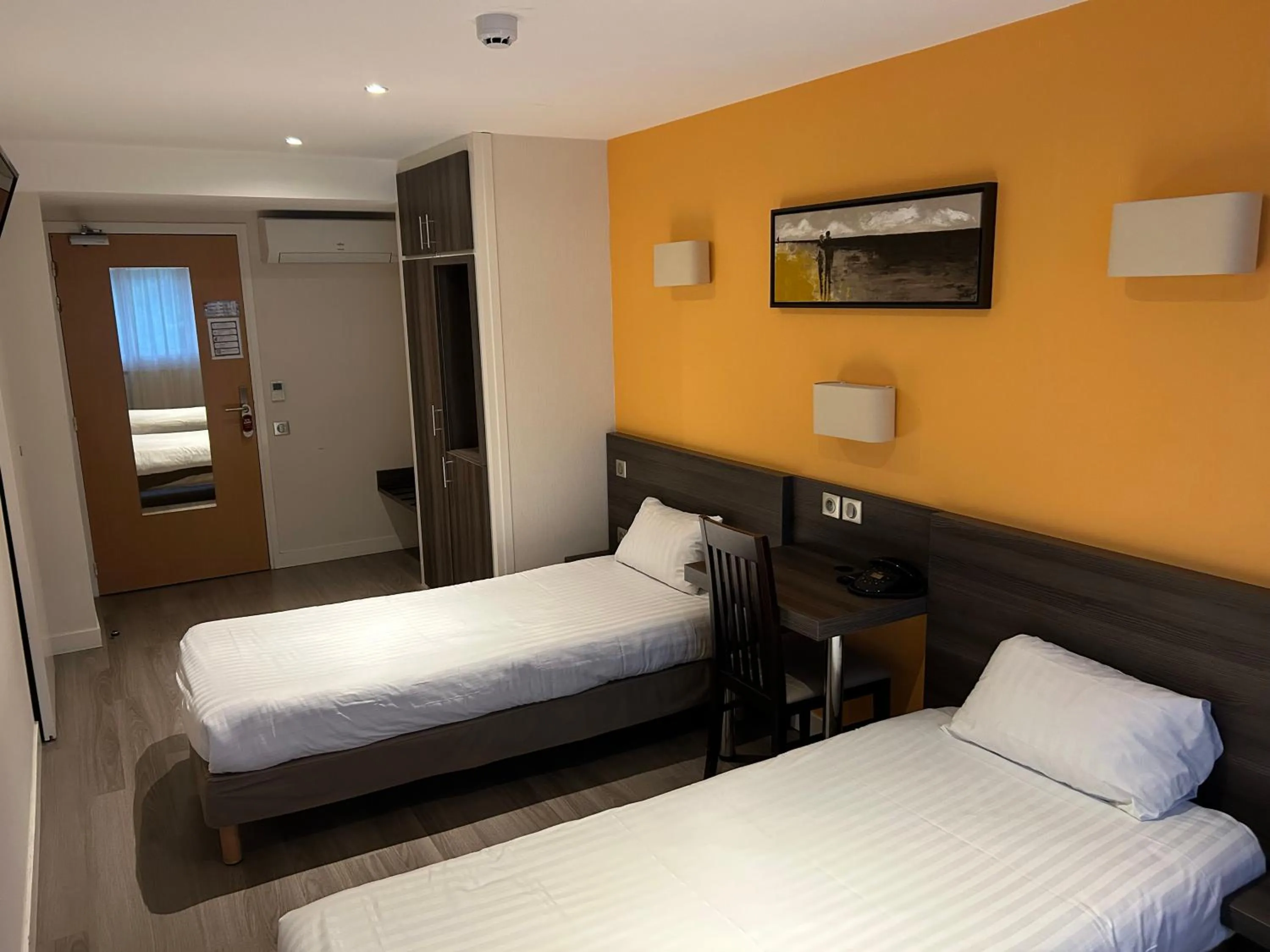 Family, Bed in Hôtel Valpré