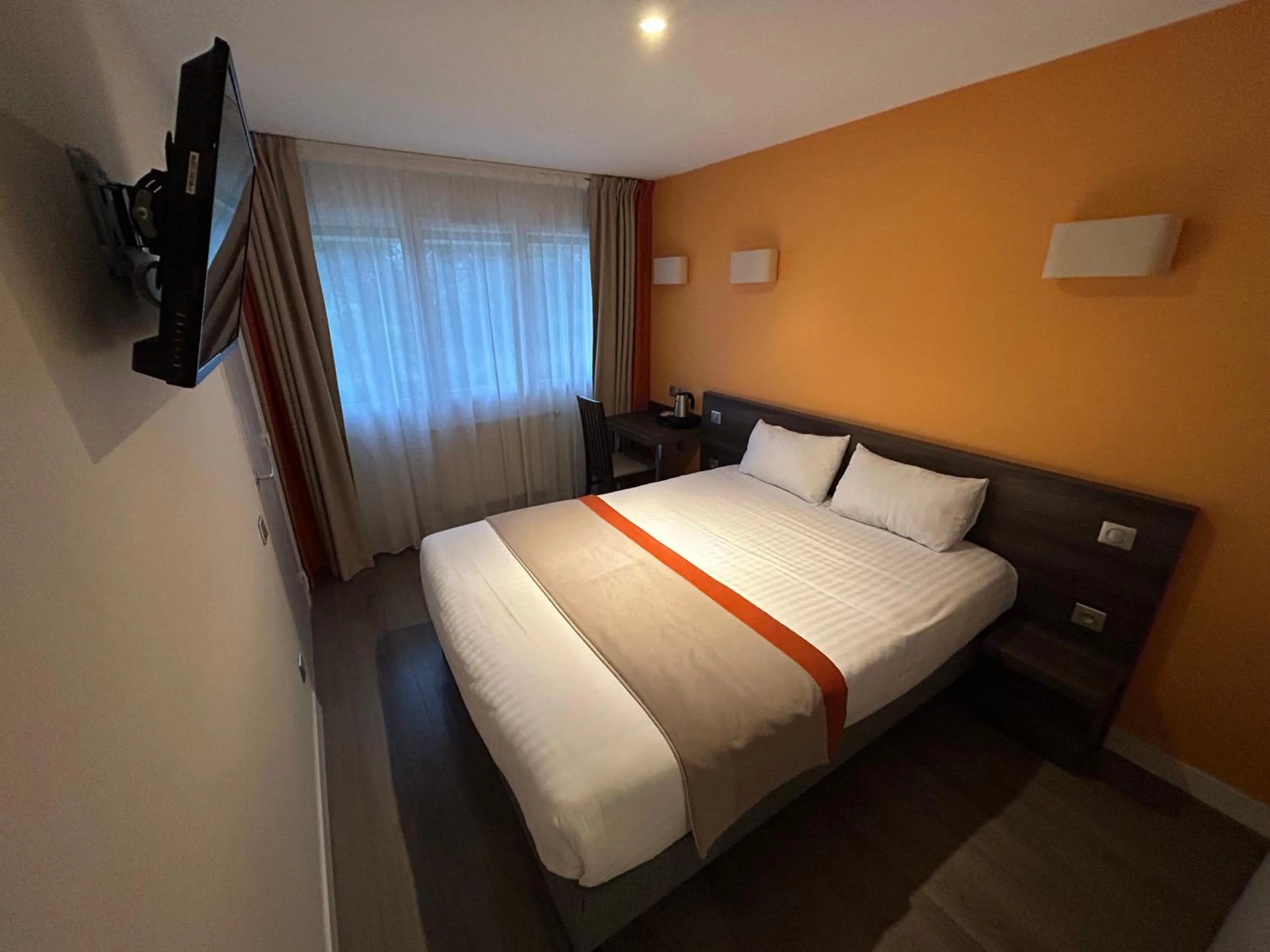 Family, Bed in Hôtel Valpré