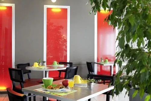 Restaurant/places to eat in ibis Styles Saint Brieuc Gare Centre