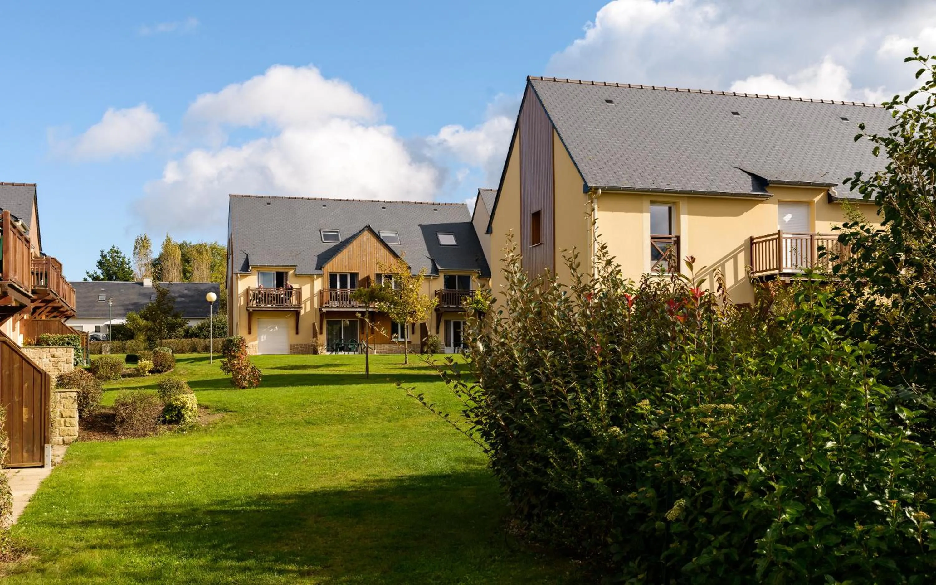 Facade/entrance in Lagrange Vacances Les Roches Douvres