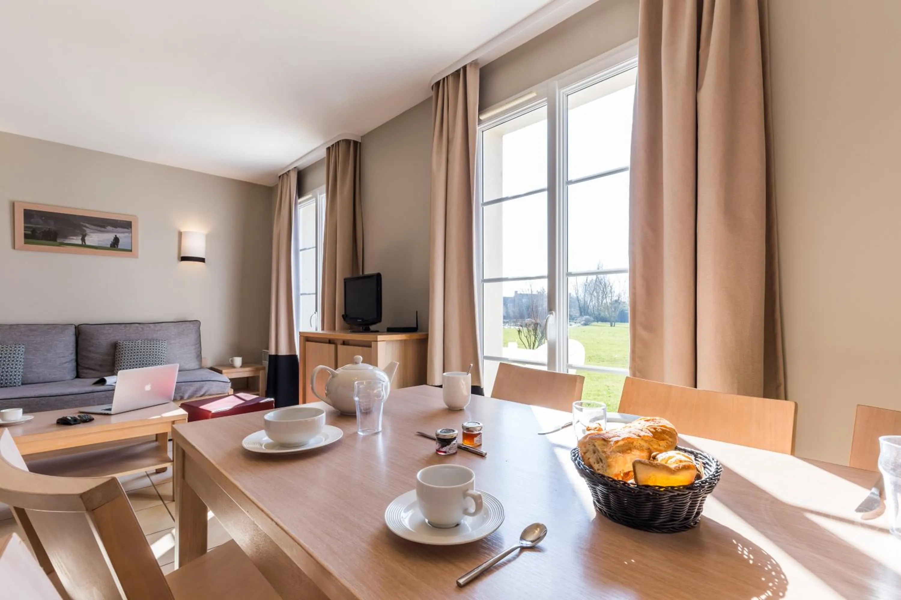 TV and multimedia in Résidence Pierre & Vacances le Green Beach