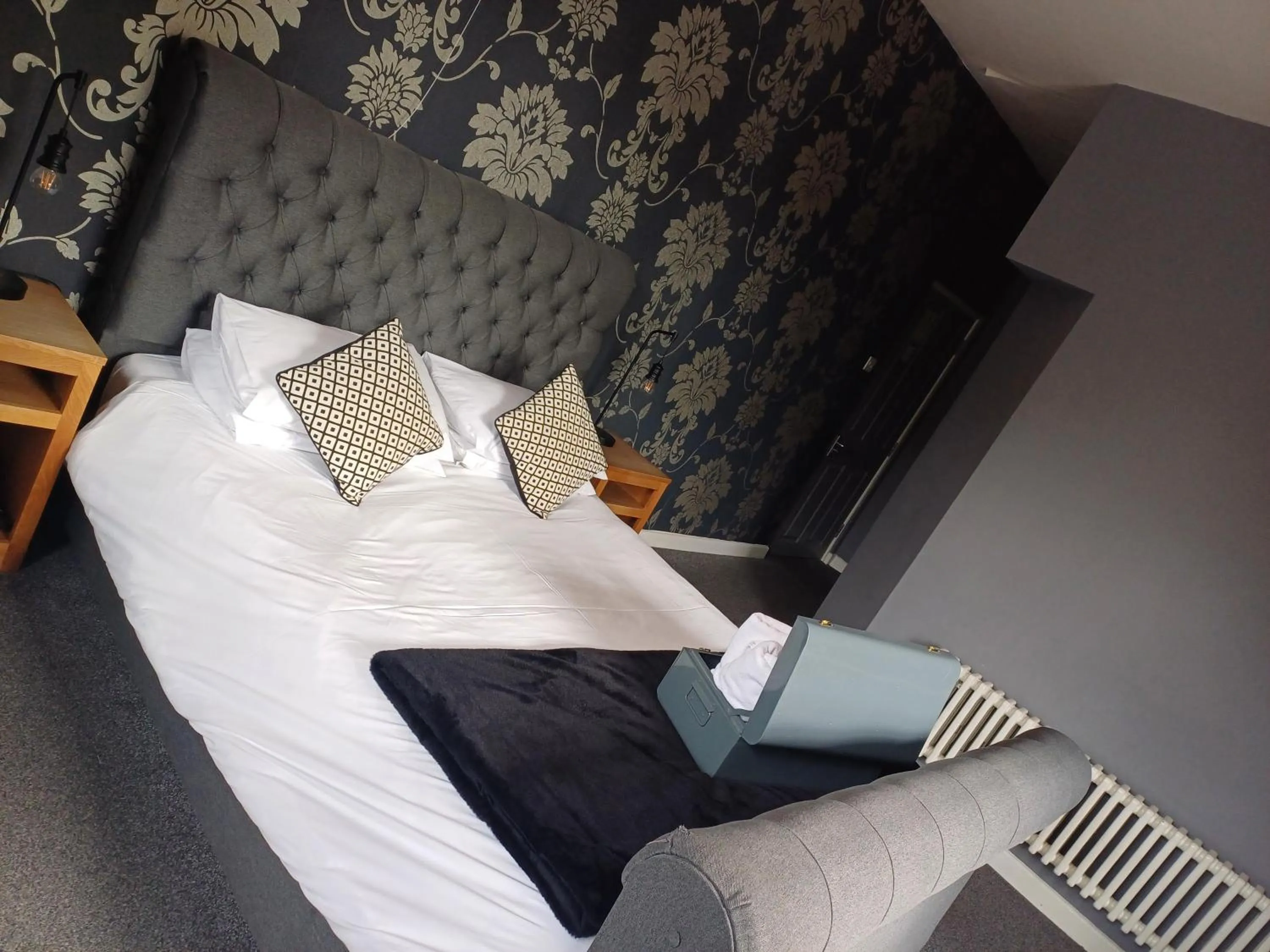 Bedroom, Bed in The Barge Inn