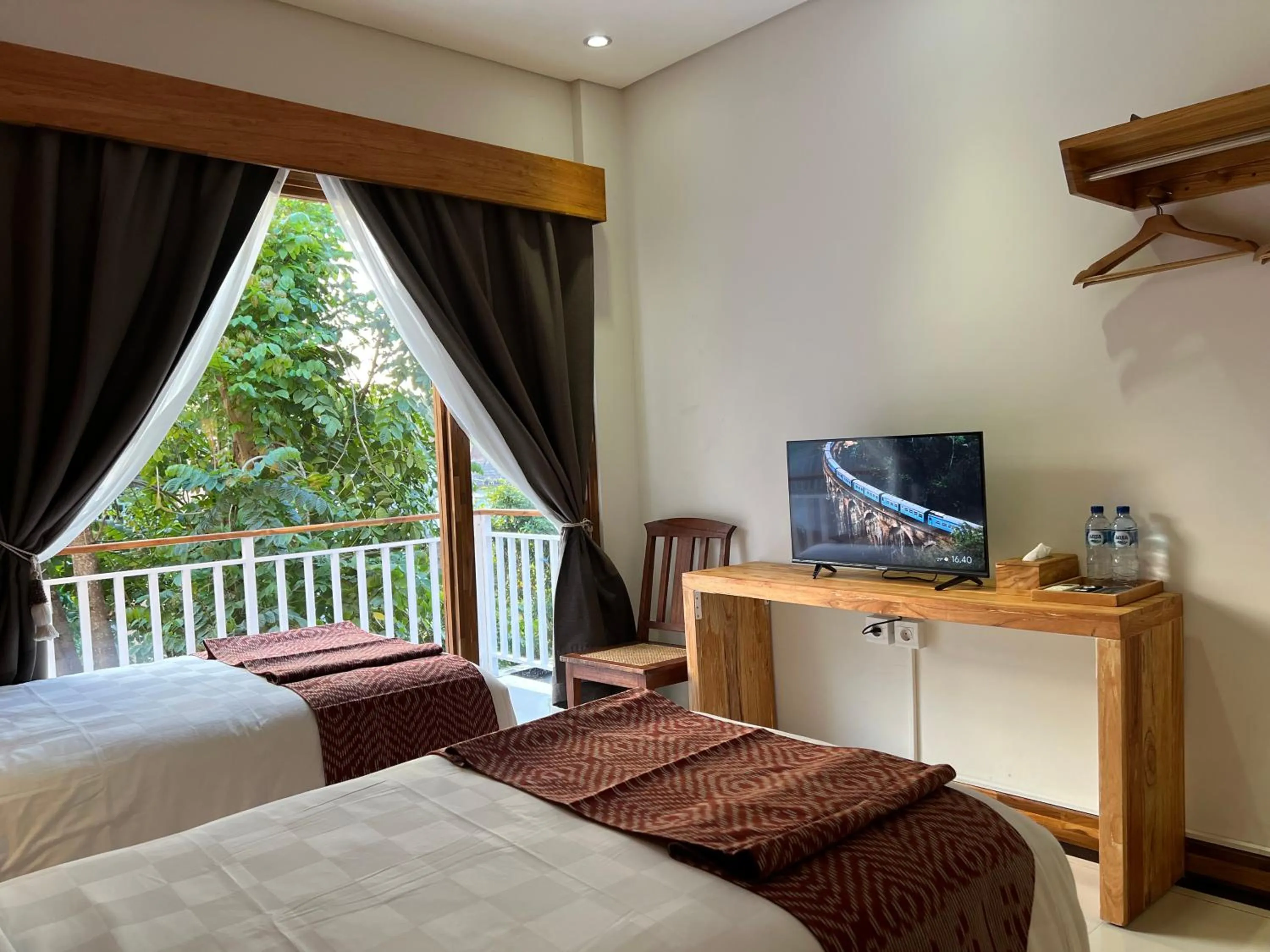 Bedroom, Bed in Hotel Puriartha Ubud