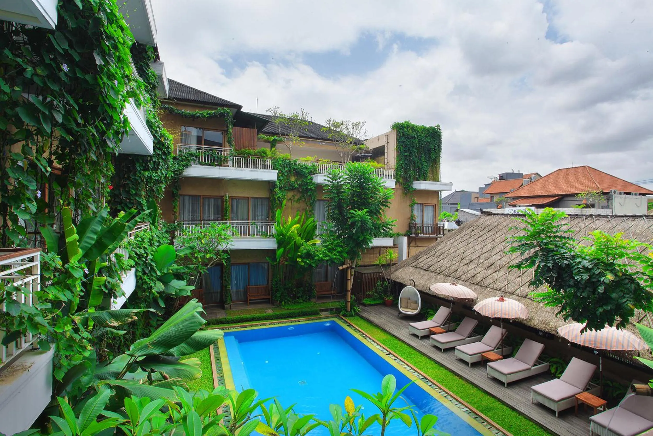 Swimming pool in Hotel Puriartha Ubud