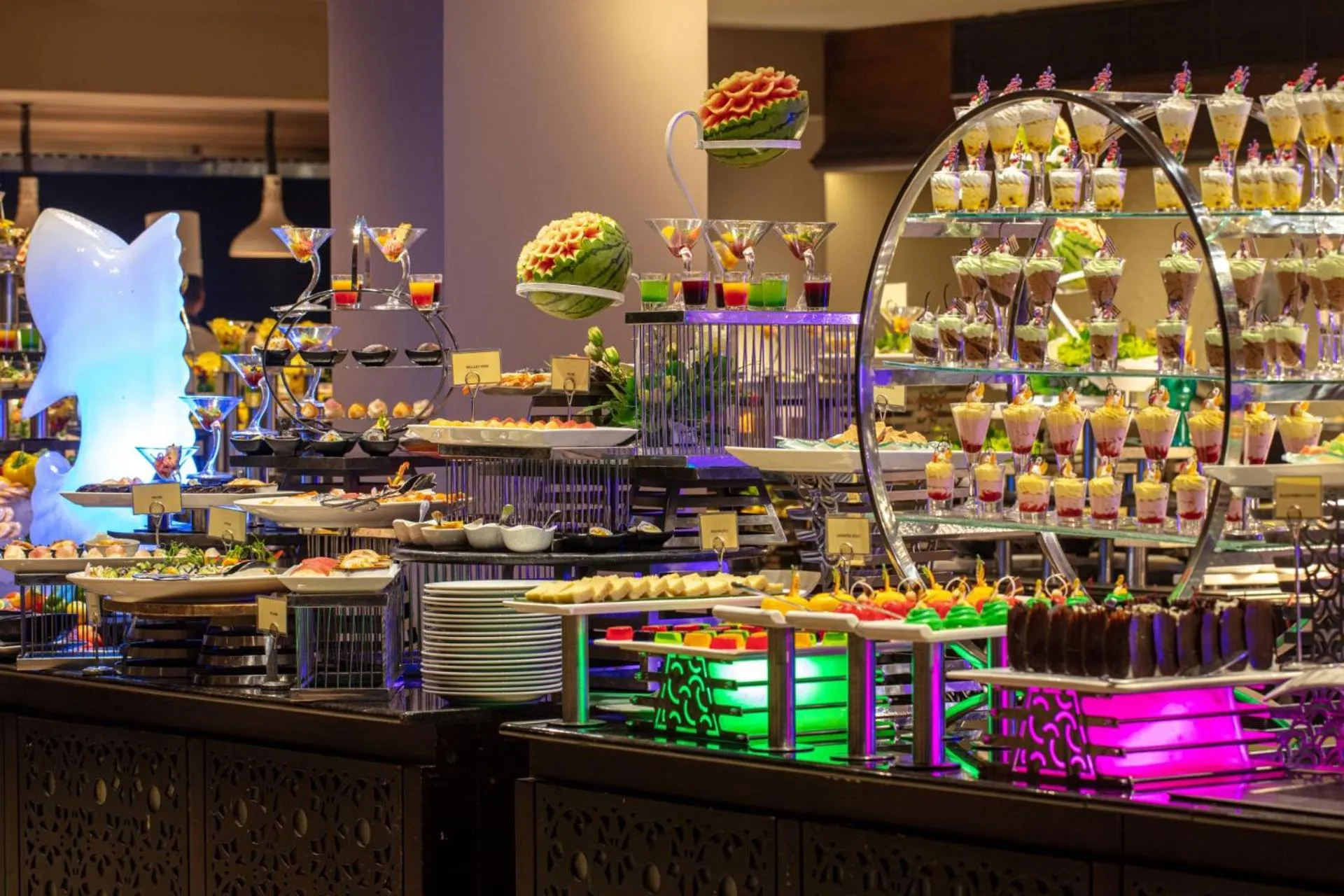 Restaurant/places to eat in Earl's Regency Hotel