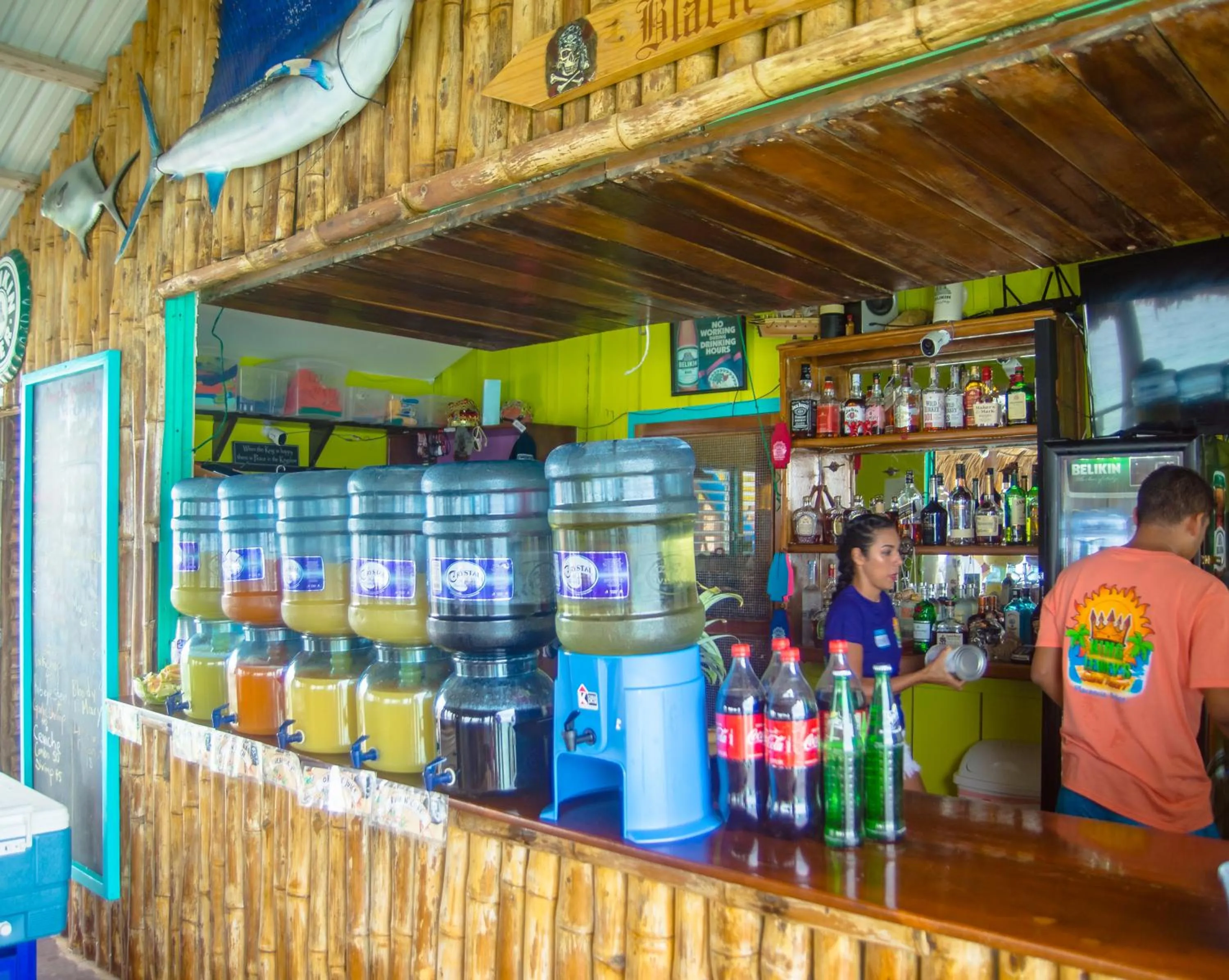 Restaurant/places to eat in King Lewey's Island Resort