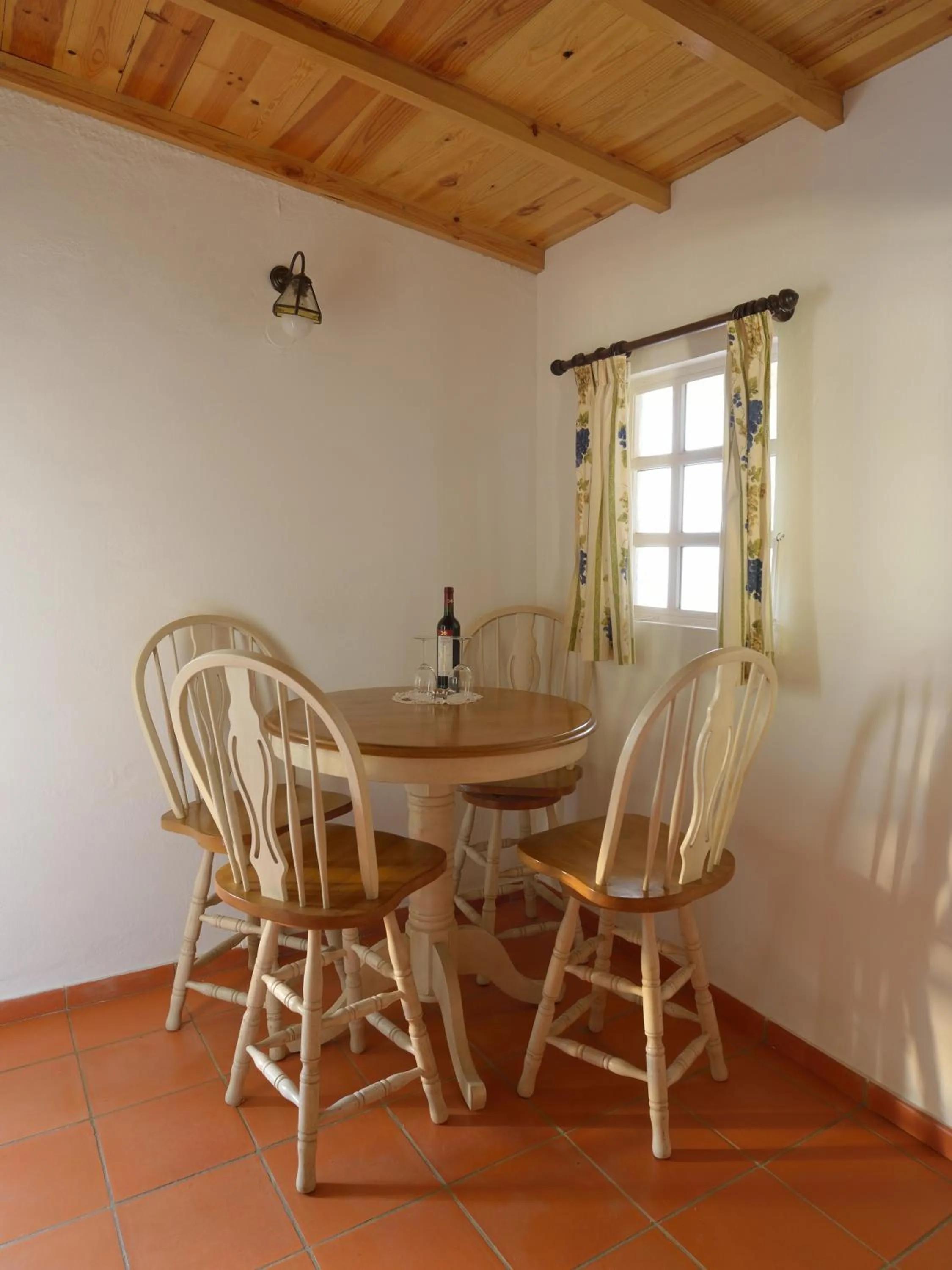 Photo of the whole room in Quinta Do Scoto