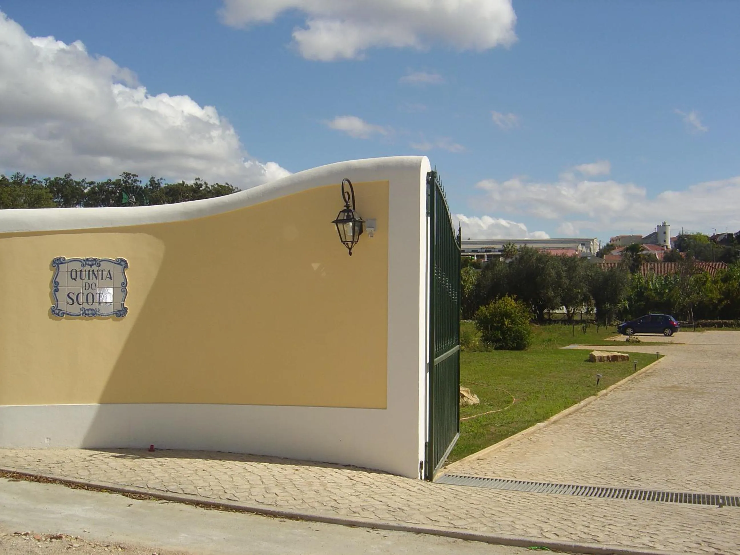 Facade/entrance in Quinta Do Scoto